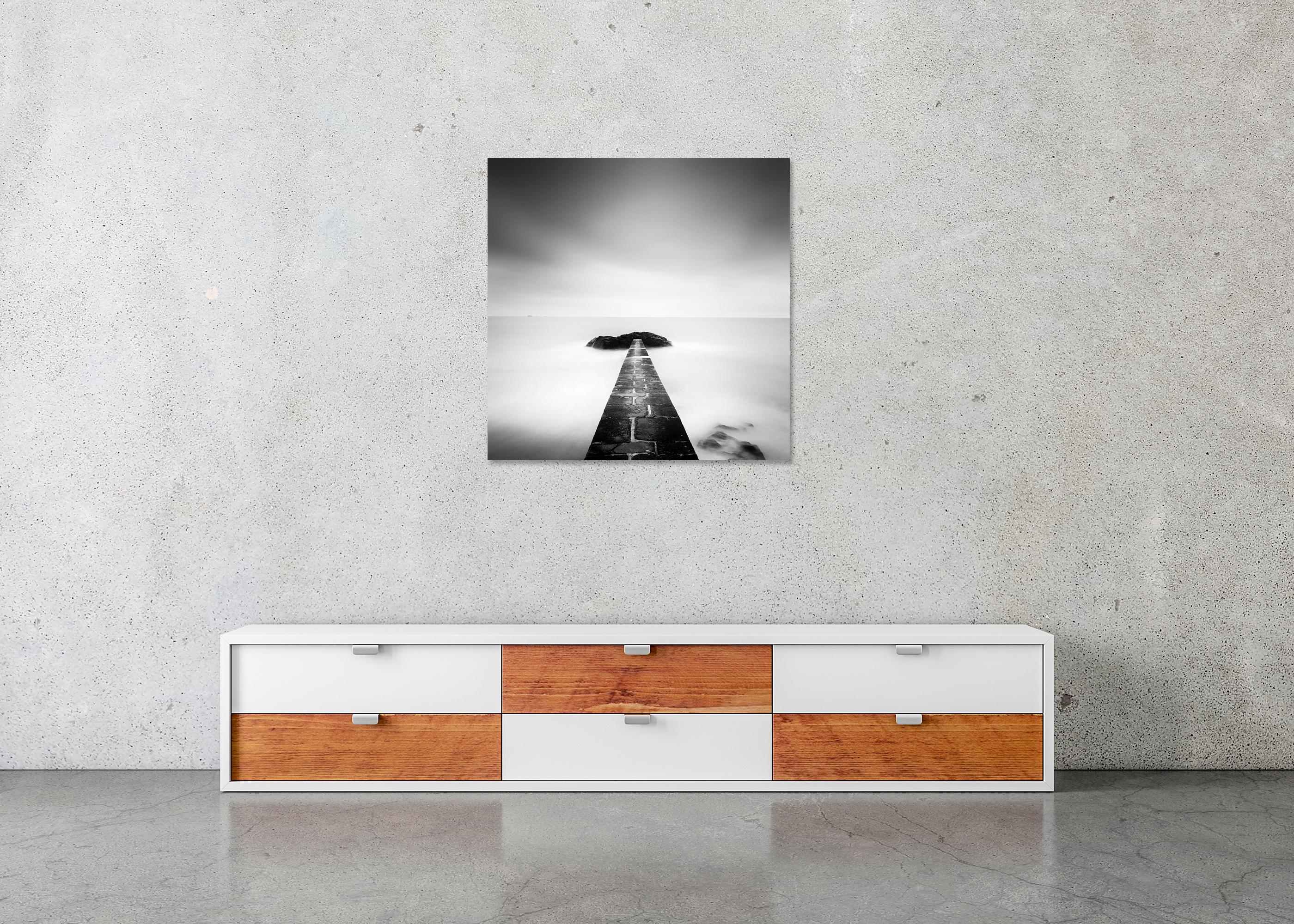 Black End, France, photographie minimaliste de paysage marin, tirage en édition limitée en vente 4