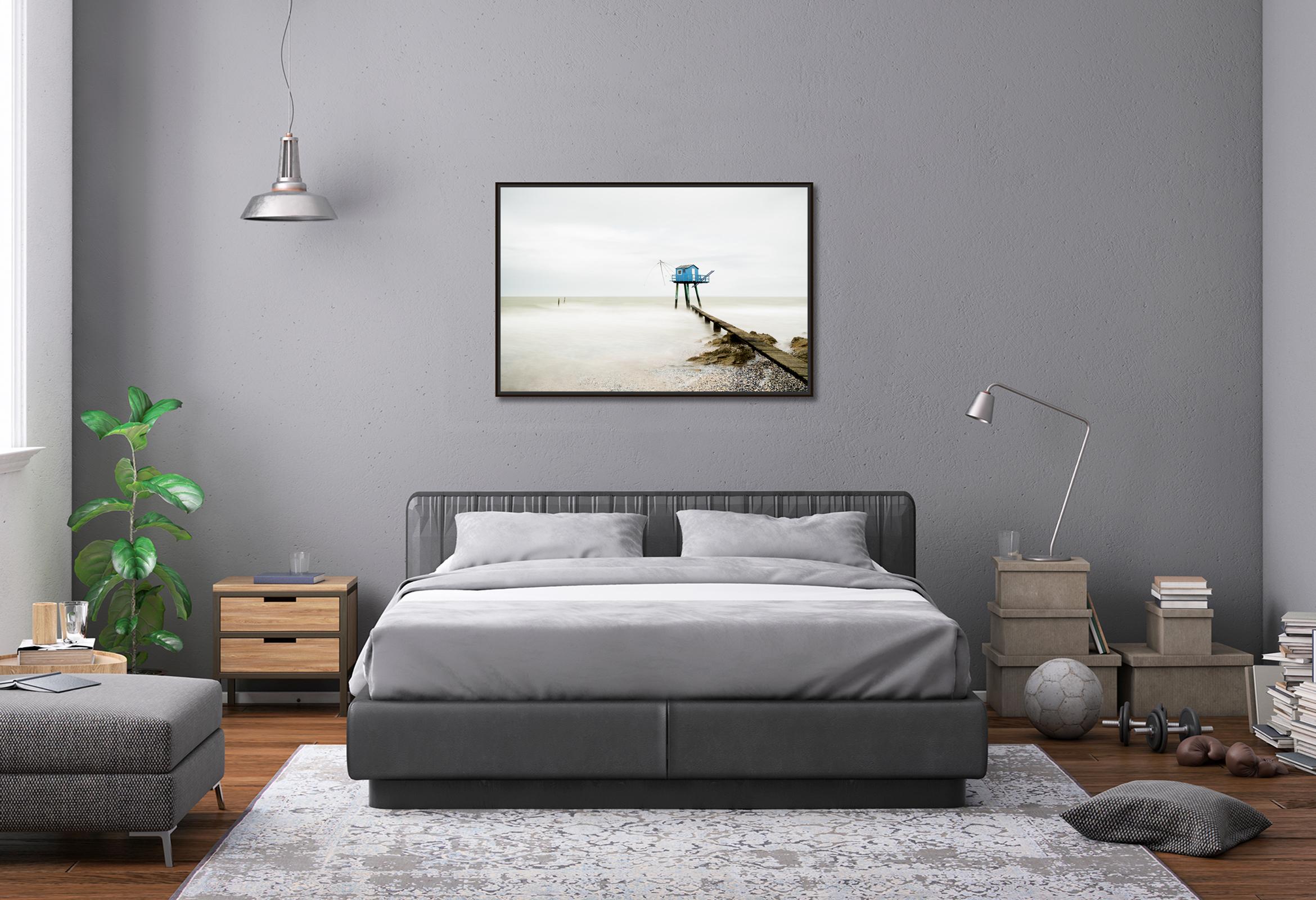 Blaues Stilt-Haus, Schildkrötenfisch, Fotografie, Landschaft, limitierte Auflage im Angebot 1