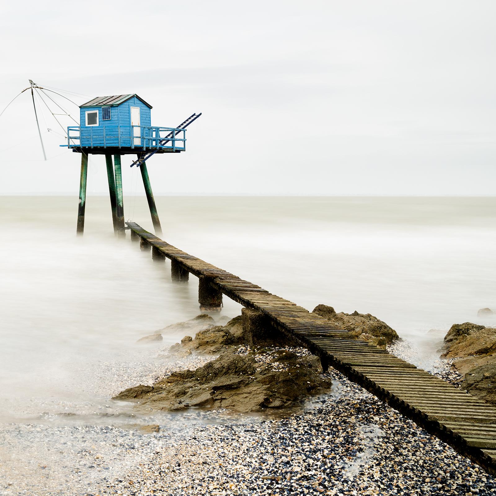 Blaues Stilt-Haus, Schildkrötenfisch, Fotografie, Landschaft, limitierte Auflage im Angebot 4