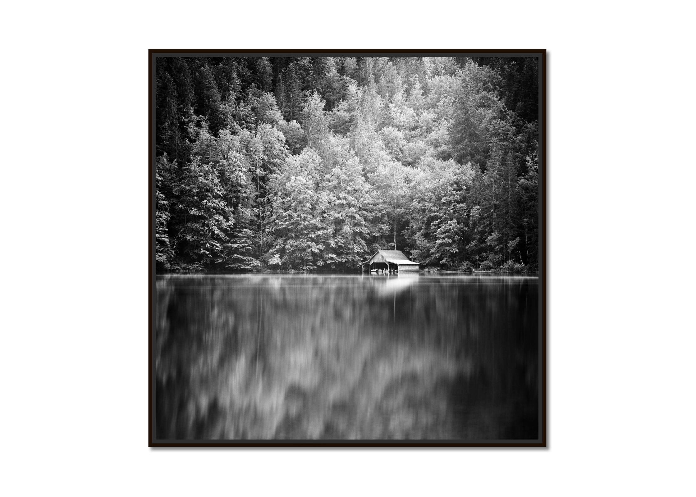 Barchessa del Lago di Montagna, Austria,  fotografia in bianco e nero, paesaggio - Photograph di Gerald Berghammer