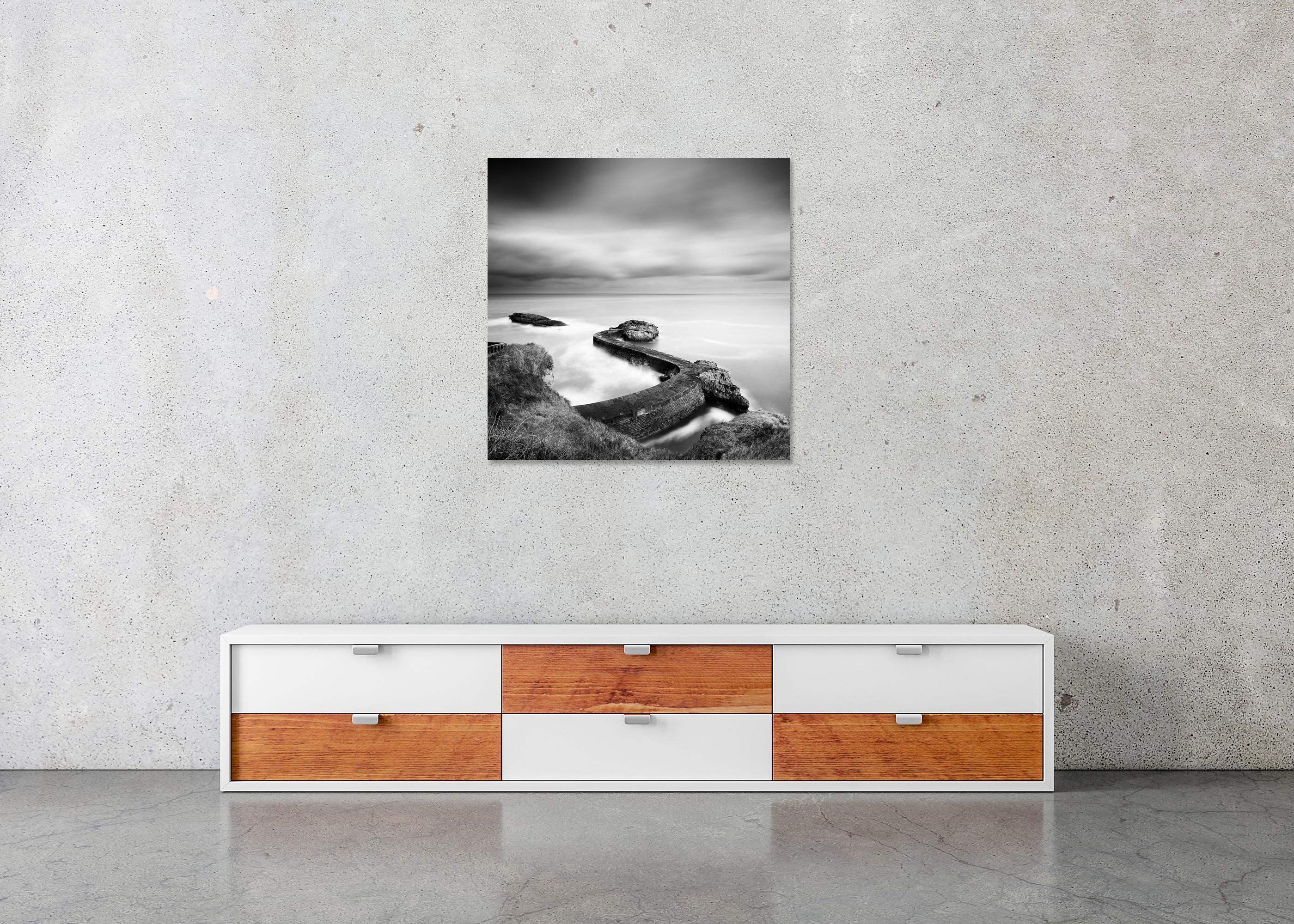 Jetée brise-lames, côte atlantique, photographie en noir et blanc, édition limitée en vente 4