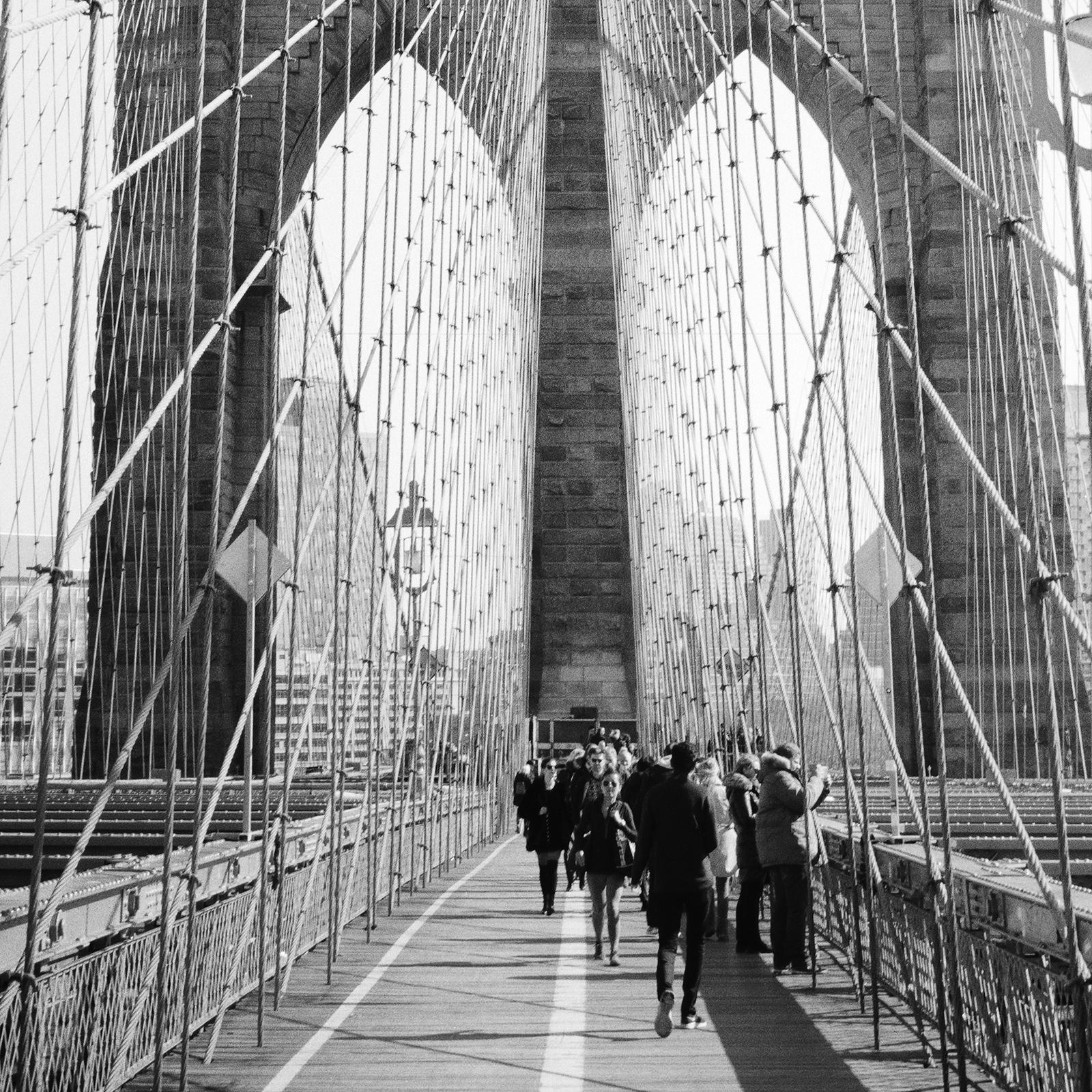 Brooklyn Bridge, New York City, USA, Schwarz-Weiß-Fotografie, Kunstlandschaft im Angebot 5