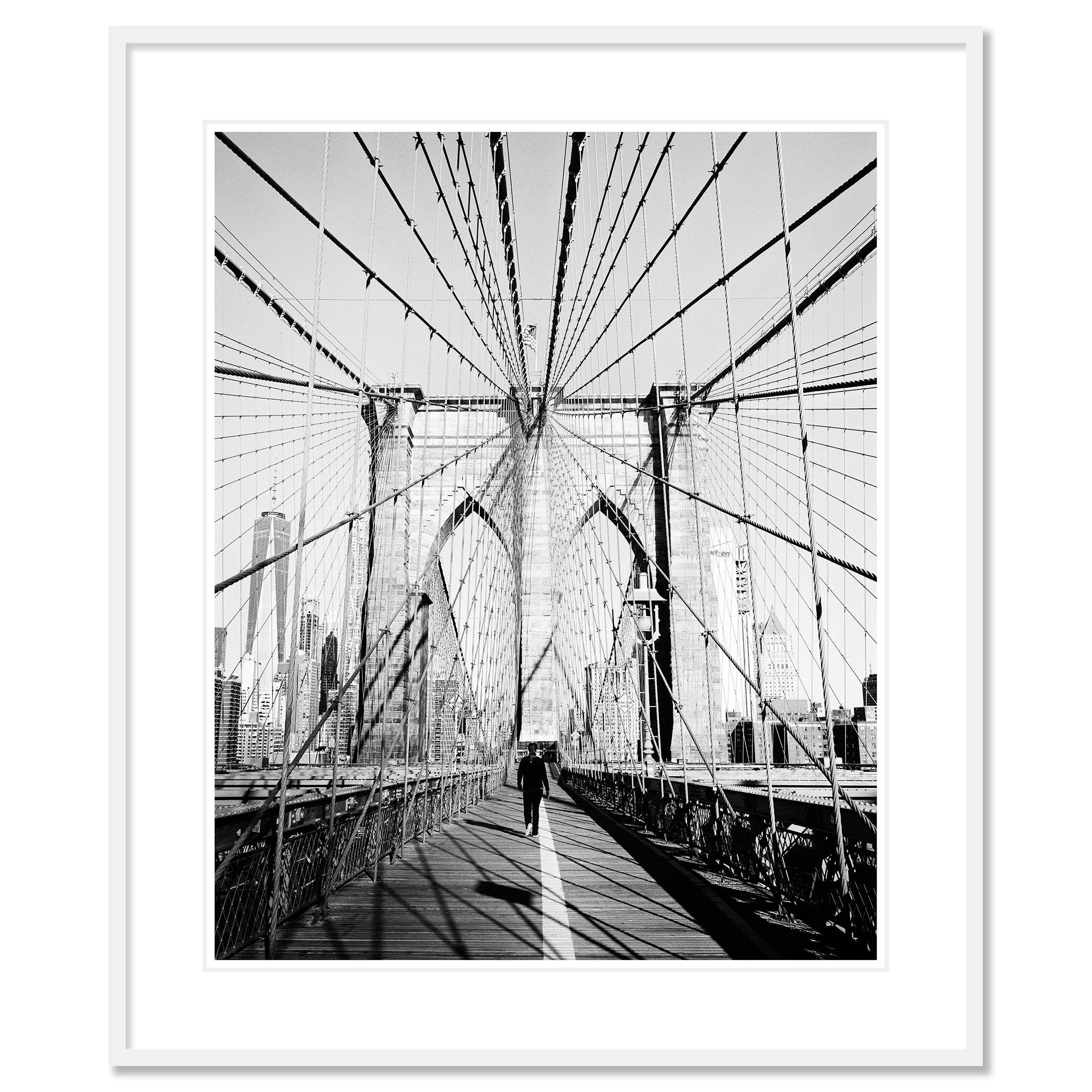 Brooklyn Bridge, New York City, USA, Schwarz-Weiß-Fotografie, Kunststadtlandschaft (Zeitgenössisch), Photograph, von Gerald Berghammer