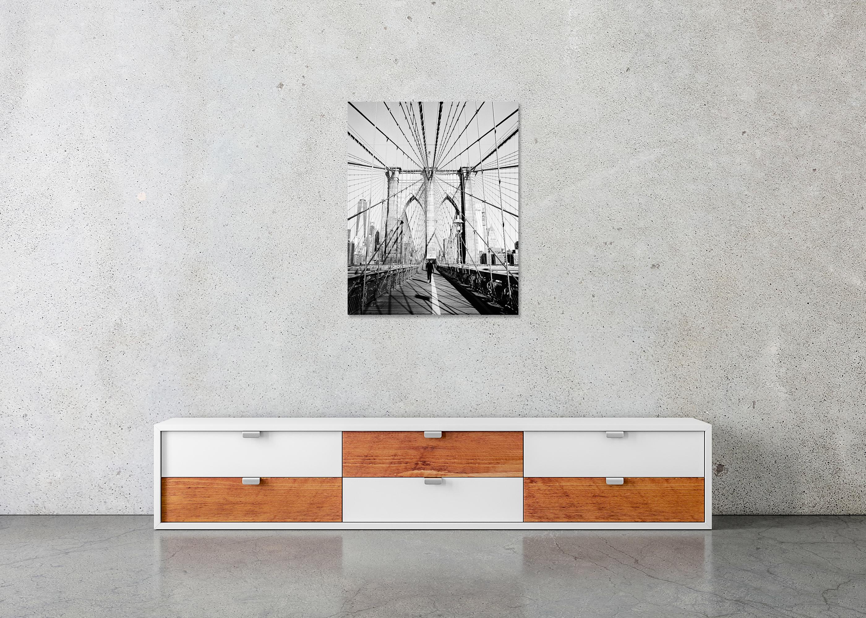 Brooklyn Bridge, New York City, USA, Schwarz-Weiß-Fotografie, Kunststadtlandschaft im Angebot 4