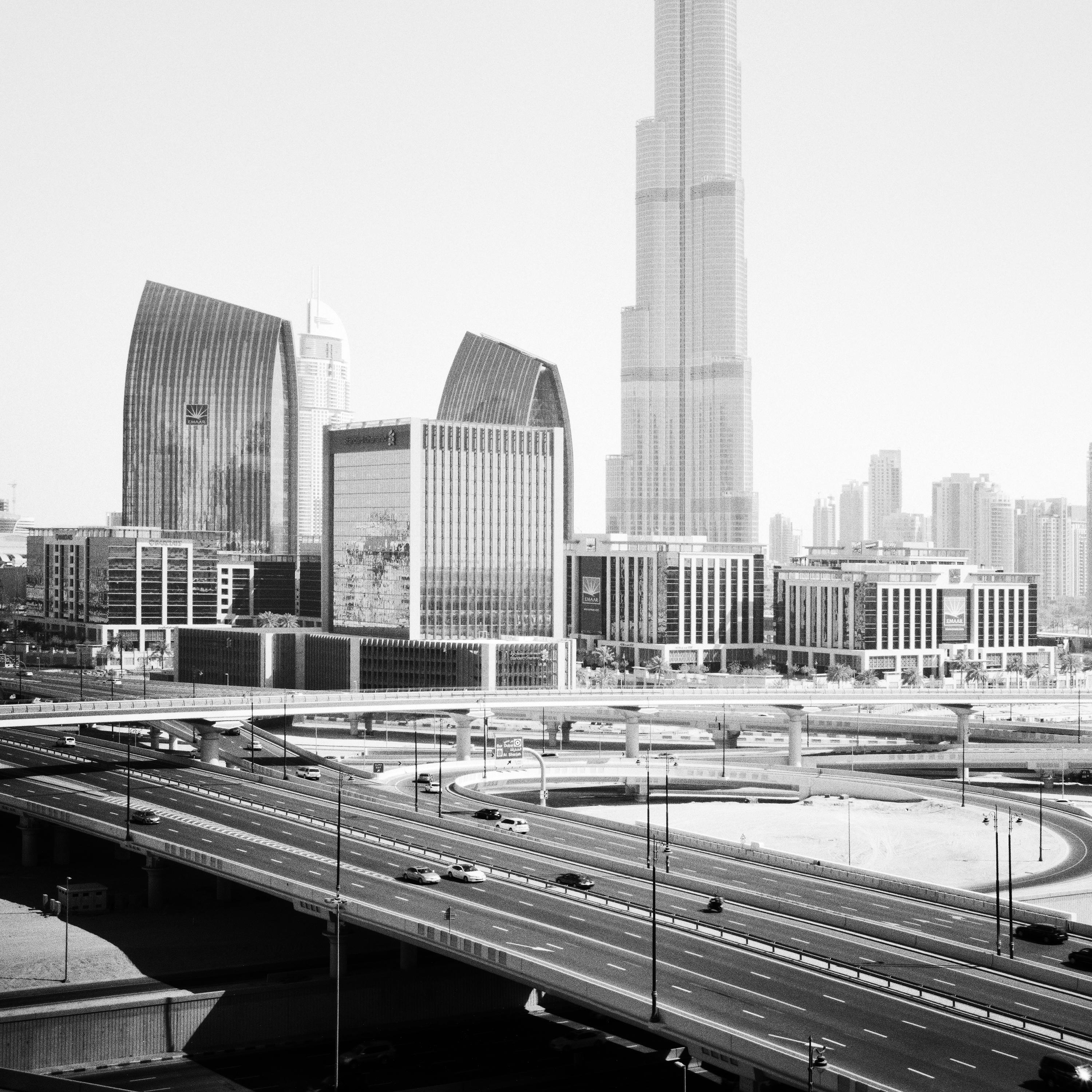 Burj Khalifa, Skysraper, Mega City, Dubai, Schwarz-Weiß-Stadtfotografie im Angebot 3