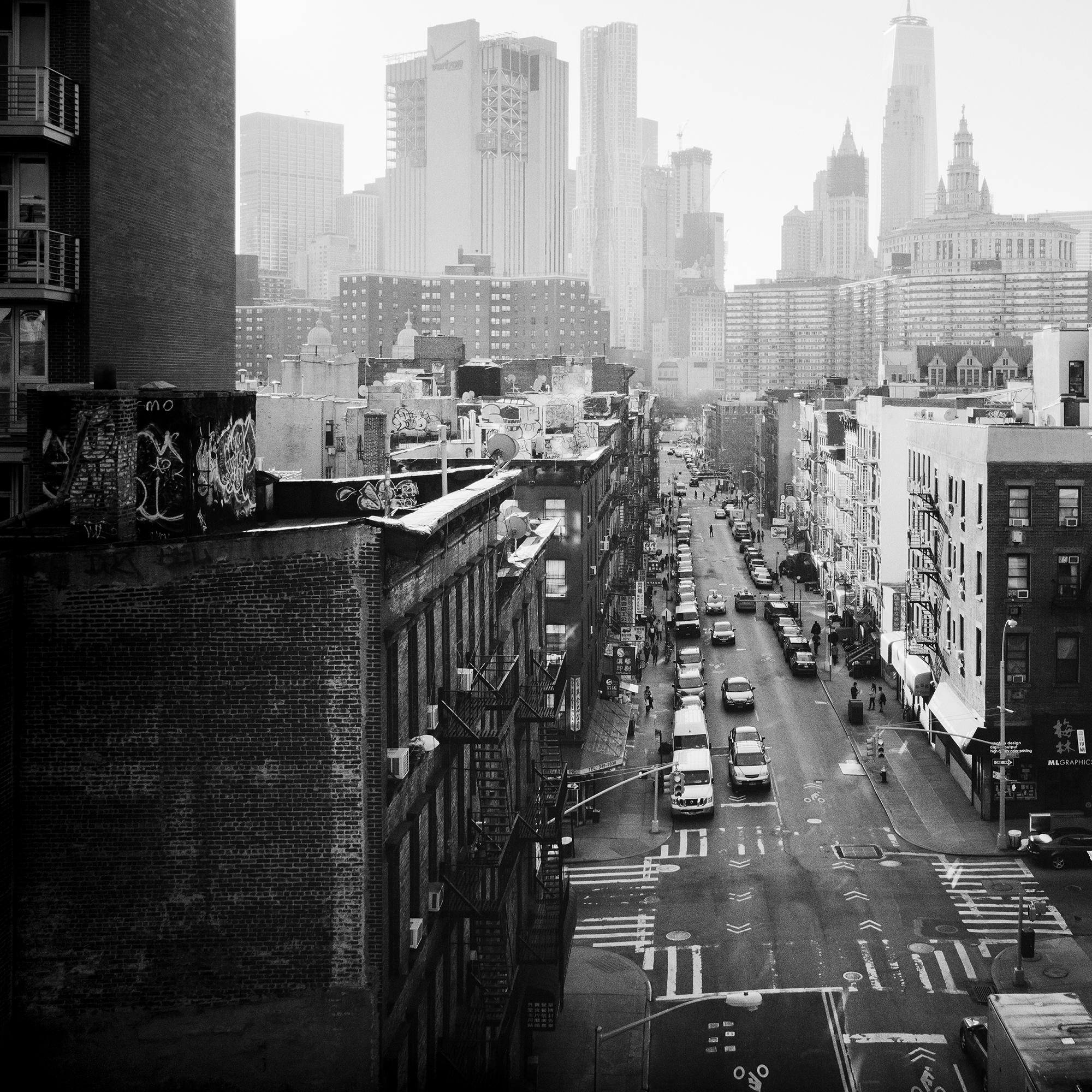 Chinatown, Skyline, New York City, photographie en noir et blanc, édition limitée en vente 5