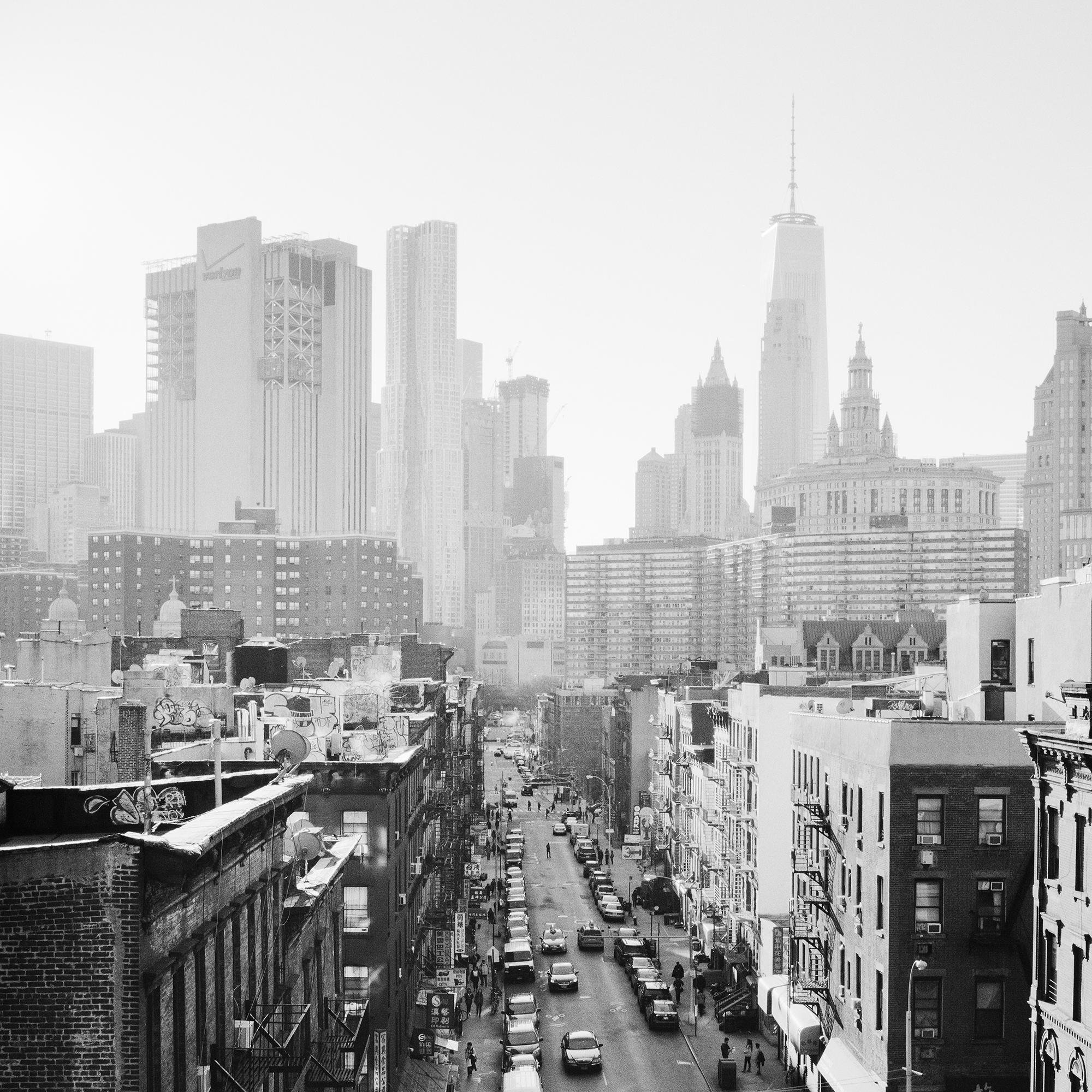 Chinatown, Skyline, New York City, photographie en noir et blanc, édition limitée en vente 7