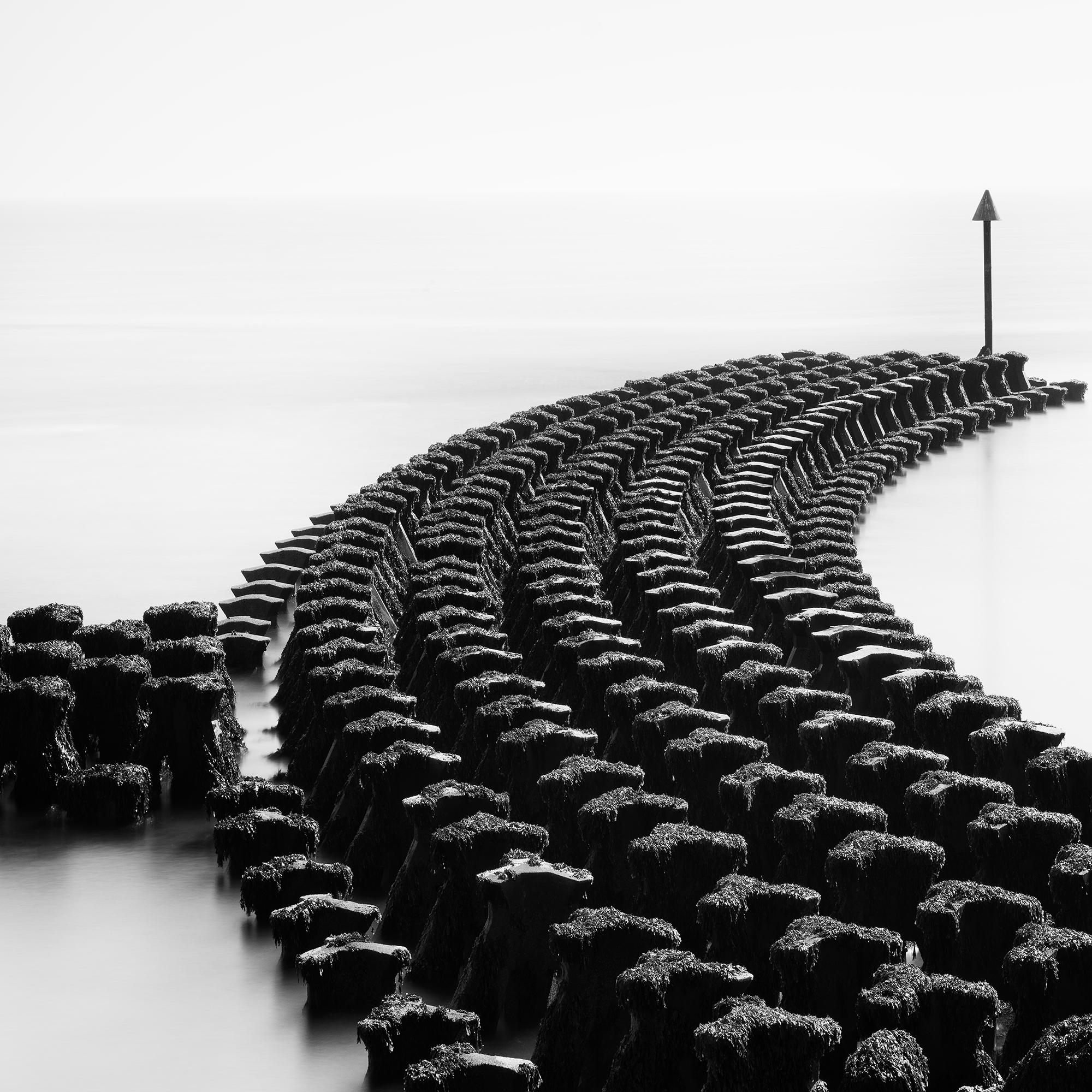 Cobbolds Point, Groyne, Inghilterra, fotografia minimalista limitata di paesaggi marini in vendita 5
