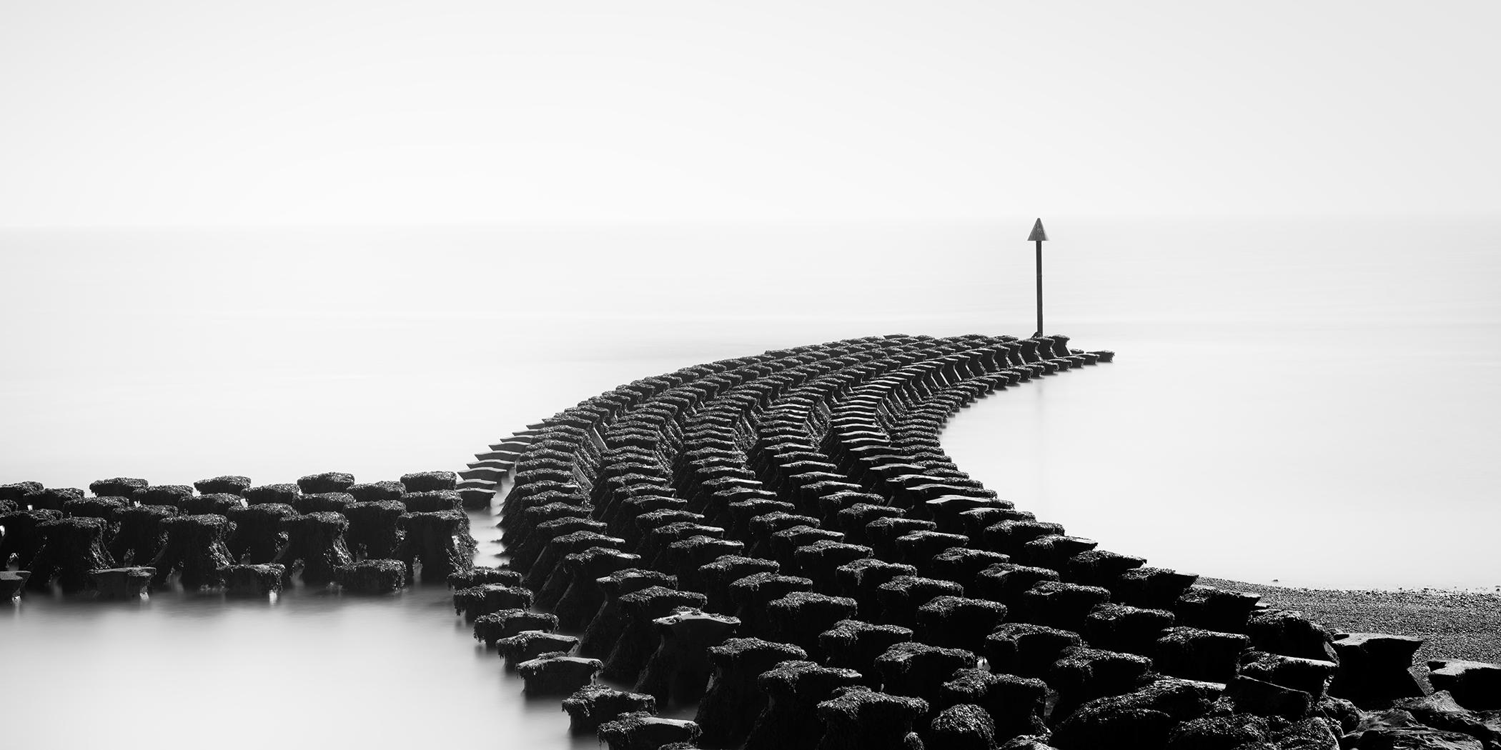 Landscape Photograph Gerald Berghammer - Panorama de Cobbolds Point  paysage marin, brise-vagues  Angleterre - édition limitée