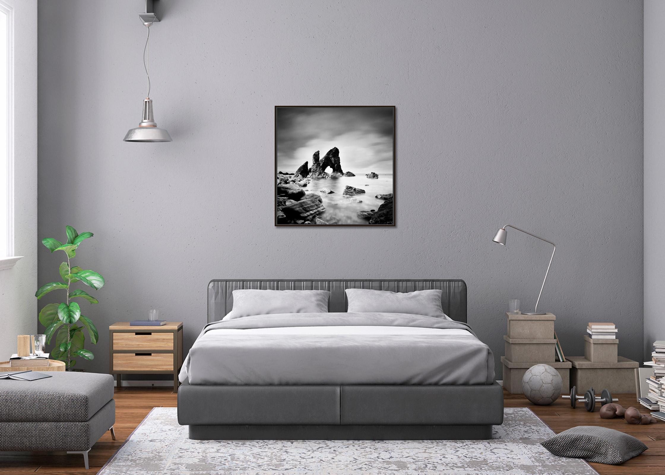 Crohy Sea Arch, Irland, Schwarz-Weiß-Fotografie der bildenden Kunst, Meereslandschaftsdruck im Angebot 1