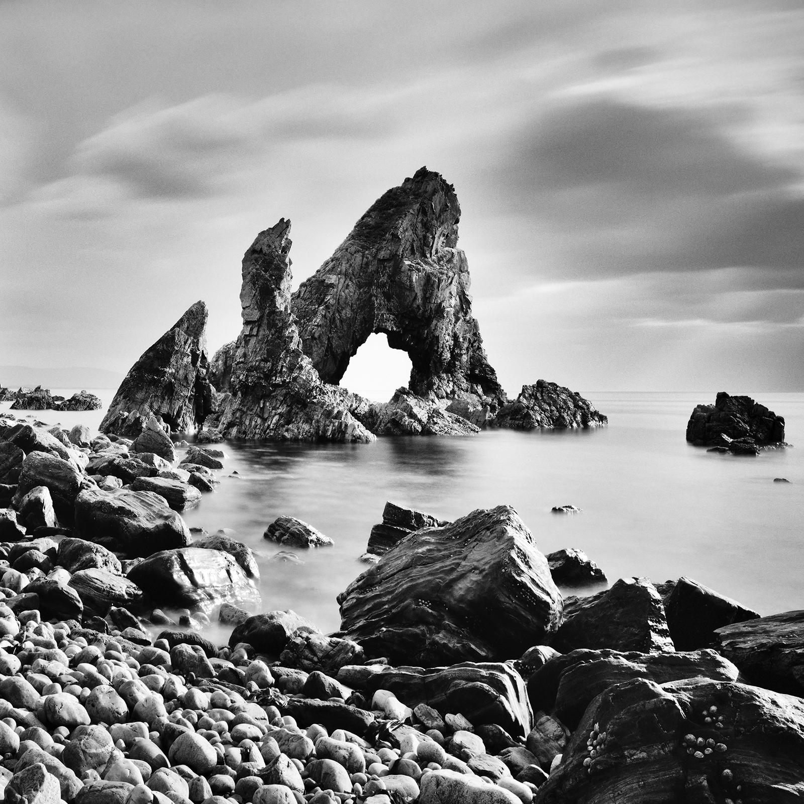 Arco marino di Crohy, spiaggia di Rock, fotografia in bianco e nero, paesaggio, limited in vendita 5