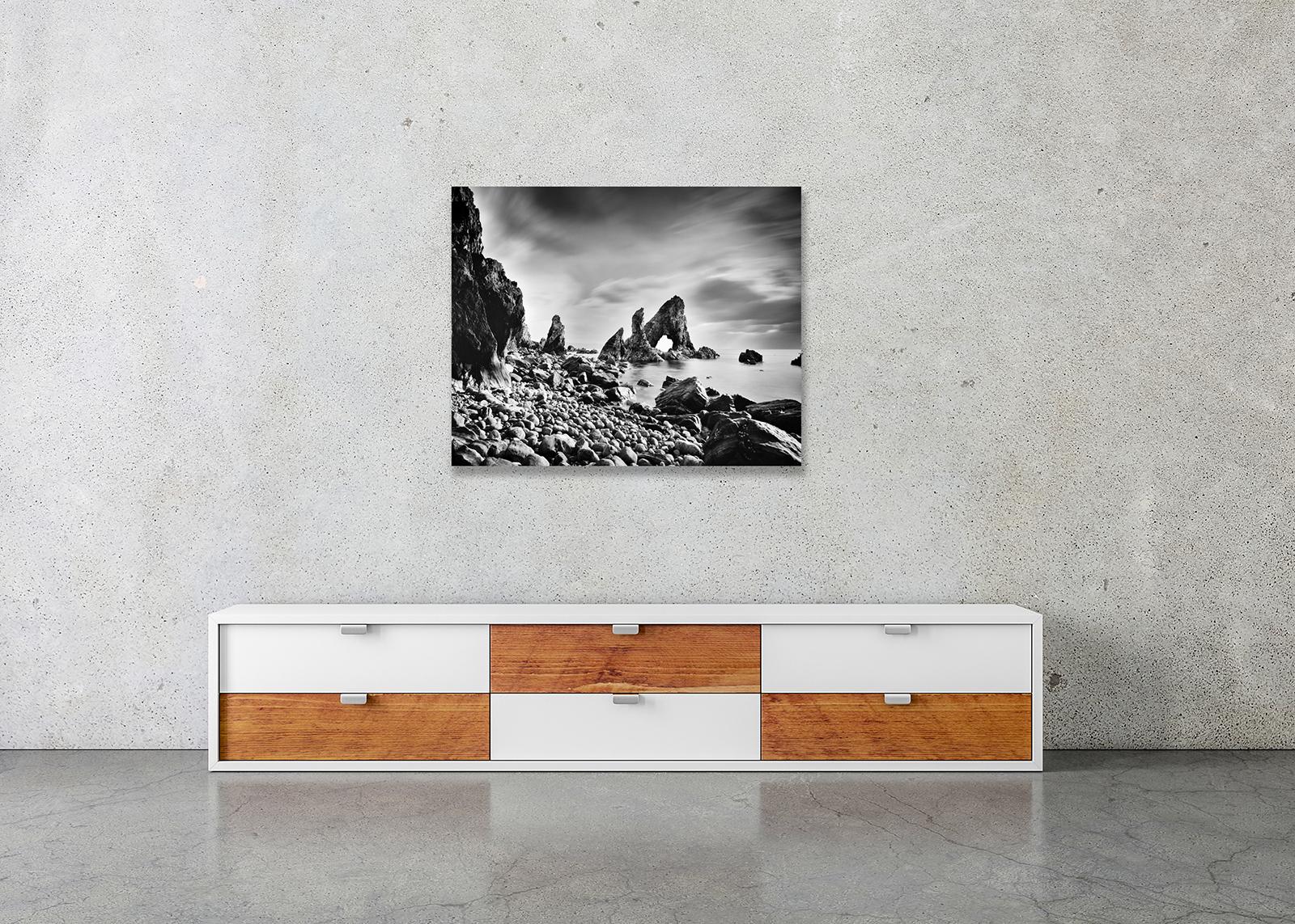 Arco marino di Crohy, spiaggia di Rock, fotografia in bianco e nero, paesaggio, limited in vendita 2