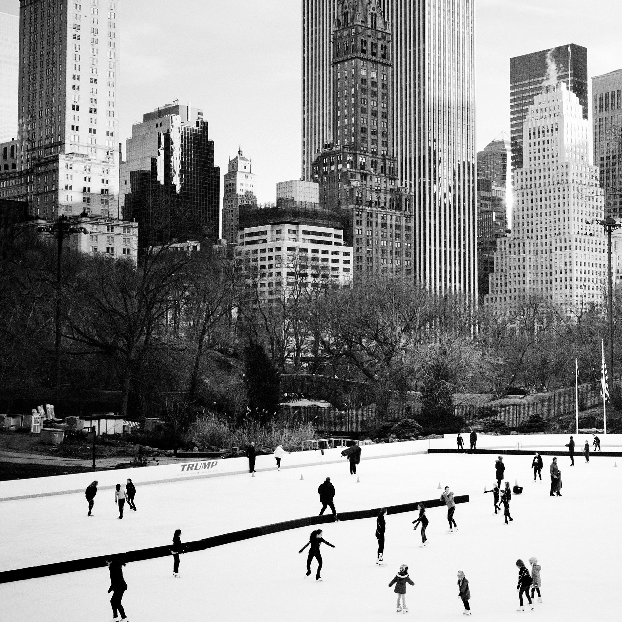 Dancing on Ice, New York City, USA, édition limitée, photographie, paysage urbain, art en vente 5