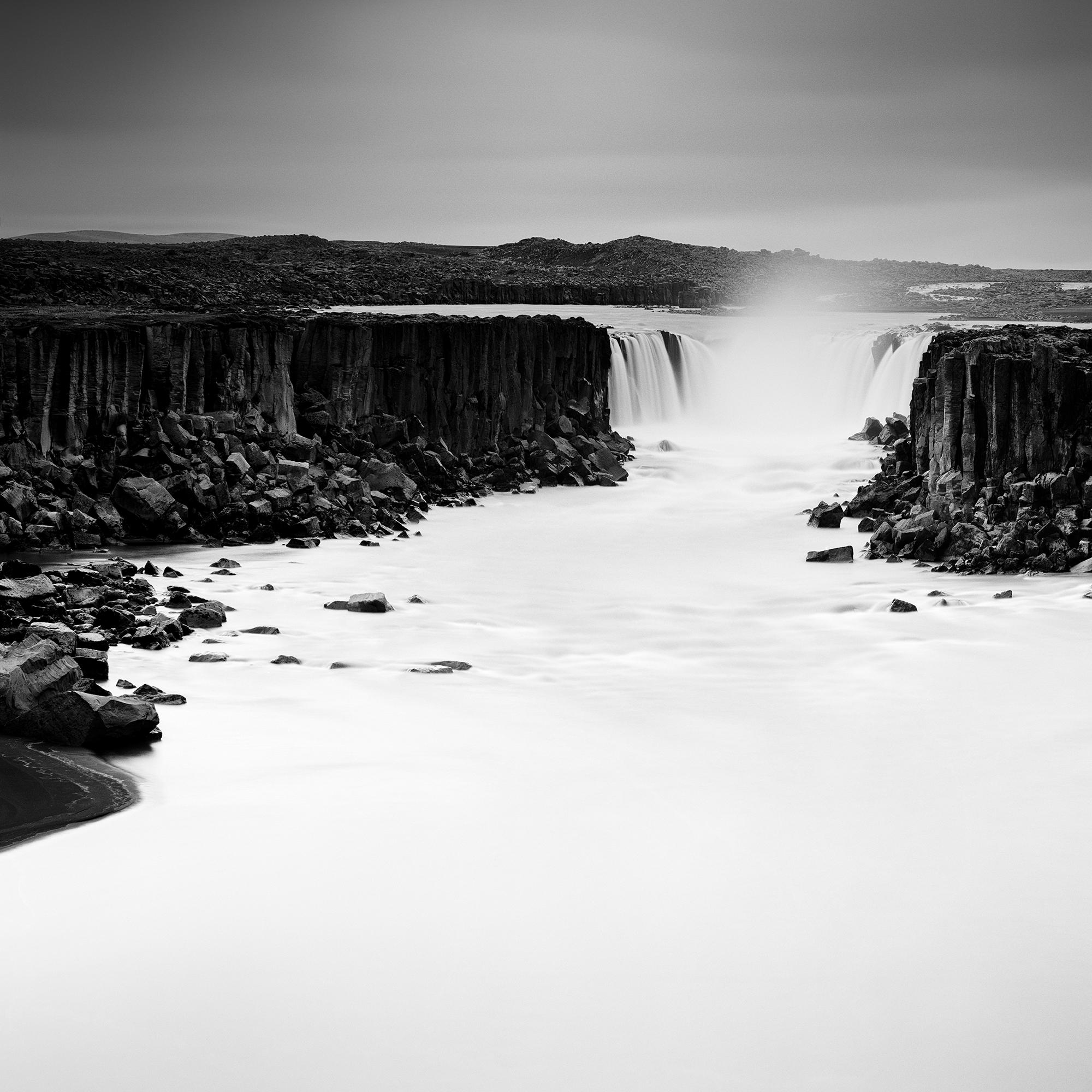 Dettifoss, cascata, Islanda, fotografia monocromatica, paesaggio acquatico in edizione limitata in vendita 5