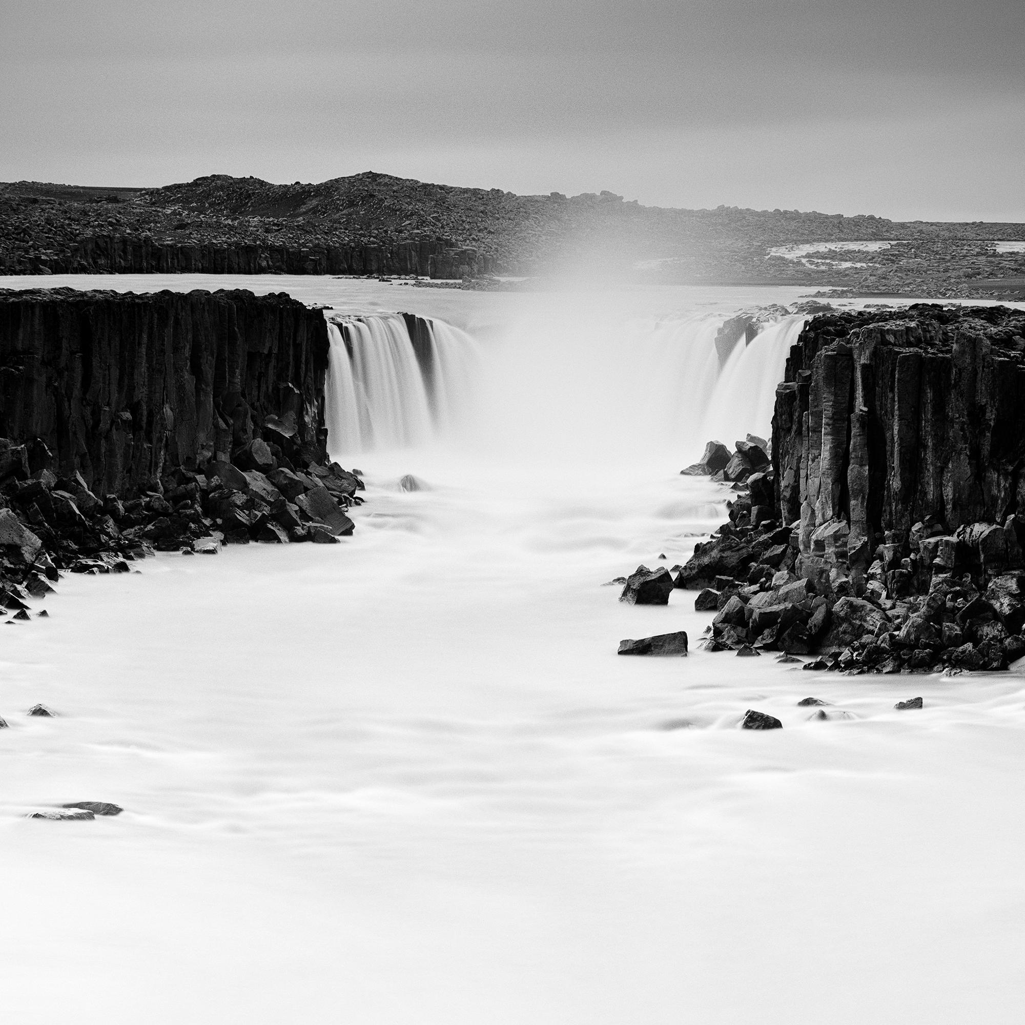 Dettifoss, cascata, Islanda, fotografia monocromatica, paesaggio acquatico in edizione limitata in vendita 7