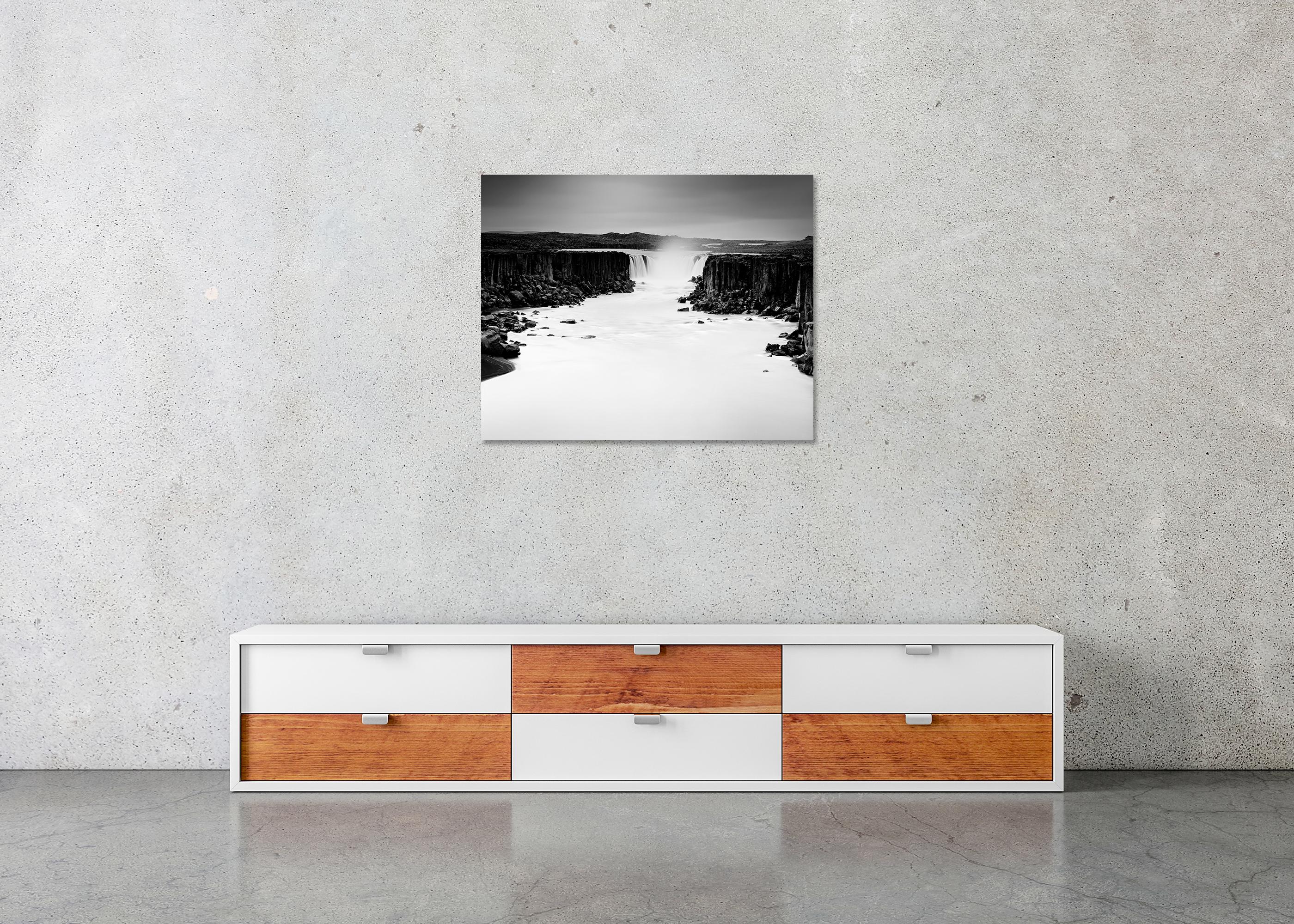 Dettifoss, cascata, Islanda, fotografia monocromatica, paesaggio acquatico in edizione limitata in vendita 4