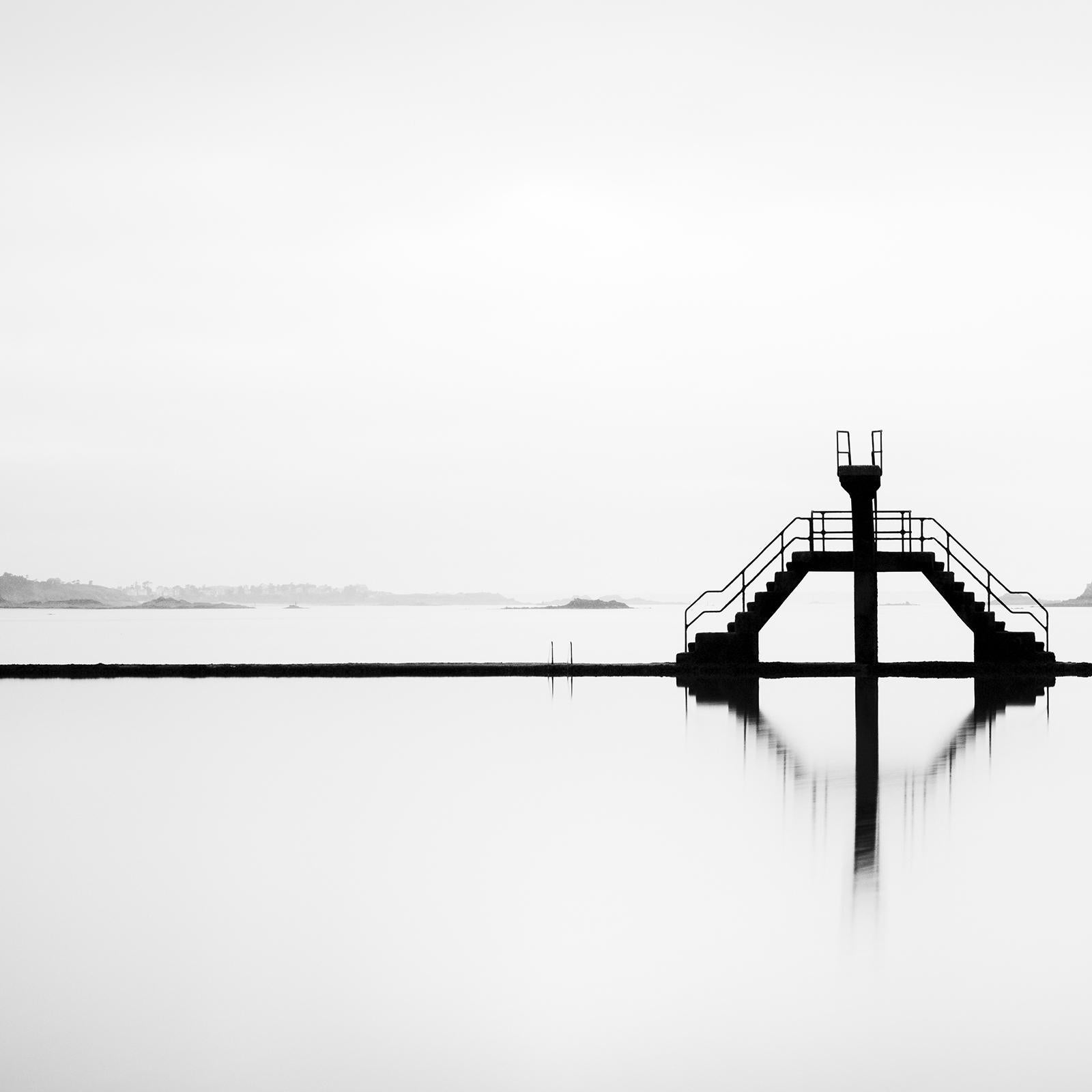 Diving Plateau, Meereswasser-Schwimmenpool, Saint Malo, Schwarz-Weiß-Fotografie im Angebot 5