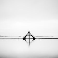 Plate-forme de plongée, piscine d'eau de mer, Saint Malo, photographie en noir et blanc