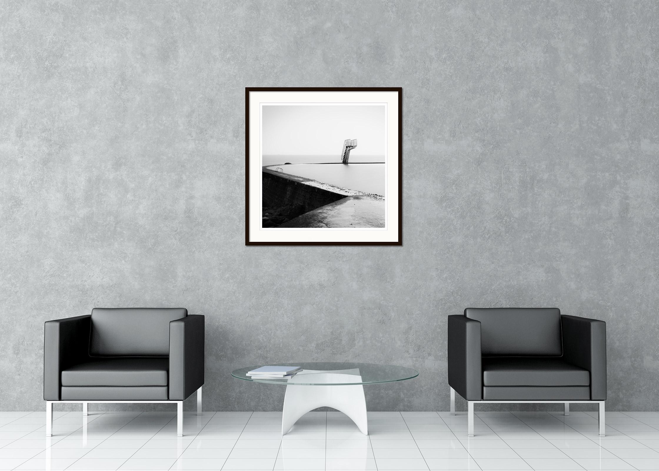 Fotografia in bianco e nero Fine Art a lunga esposizione di un paesaggio marino. Stampa a inchiostro pigmentato d'archivio, edizione di 7 esemplari. Firmato, intitolato, datato e numerato dall'artista. Certificato di autenticità incluso. Stampato