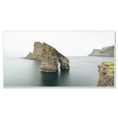 Panorama di Drangarnir - isola rocciosa, paesaggio marino - fotografia a colori, limitata