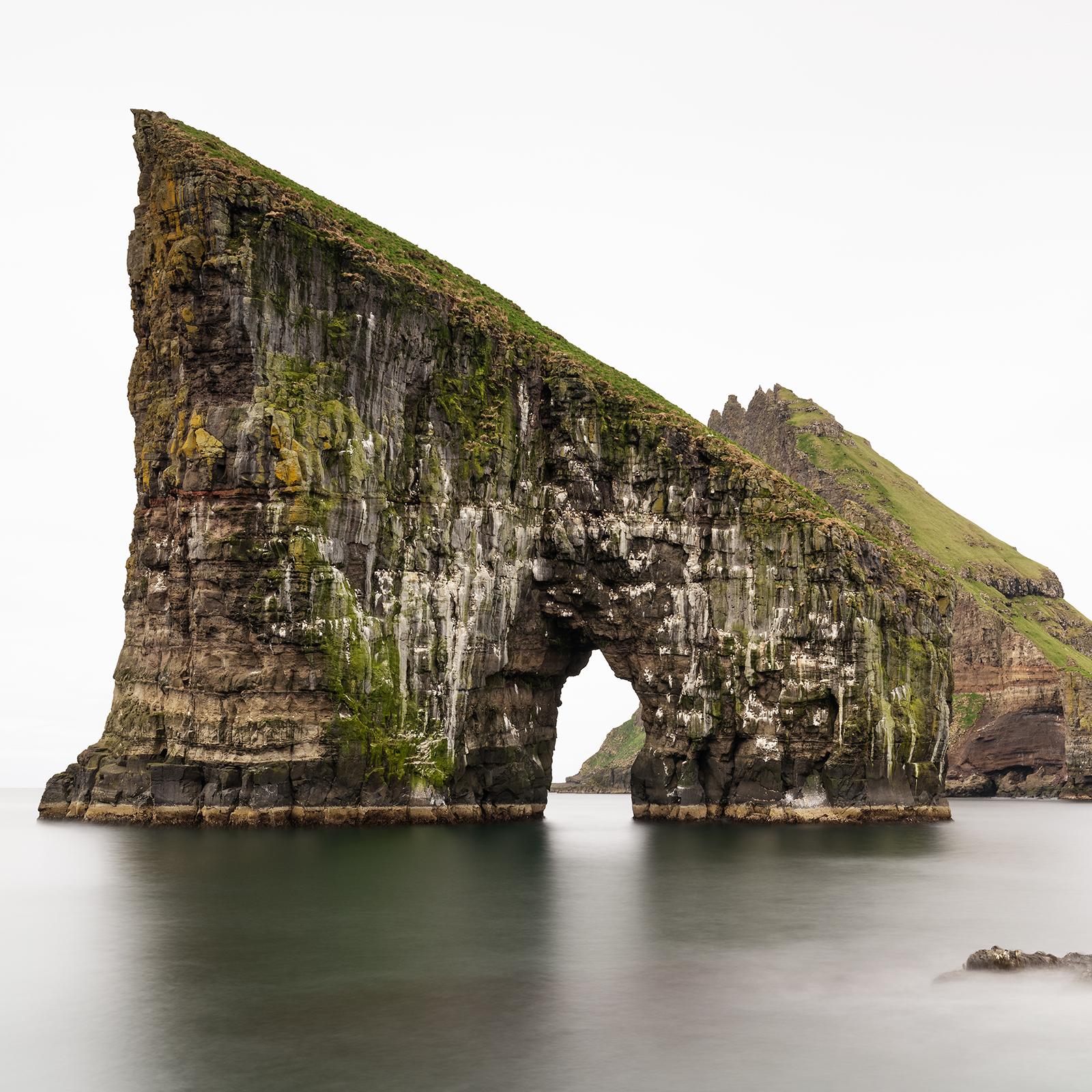 Drangarnir, Seebogen, große Farbfotografie, Meereslandschaft, limitierte Auflage im Angebot 5