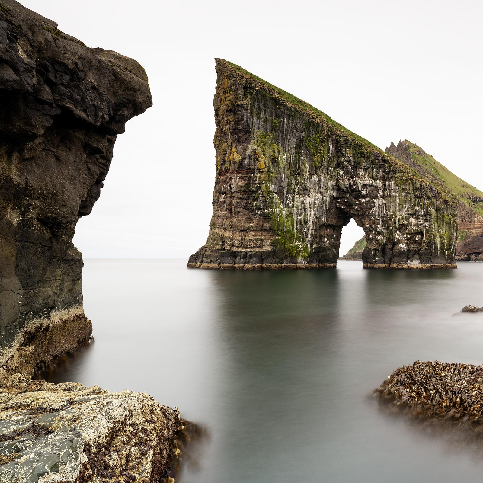 Drangarnir, Seebogen, große Farbfotografie, Meereslandschaft, limitierte Auflage im Angebot 3