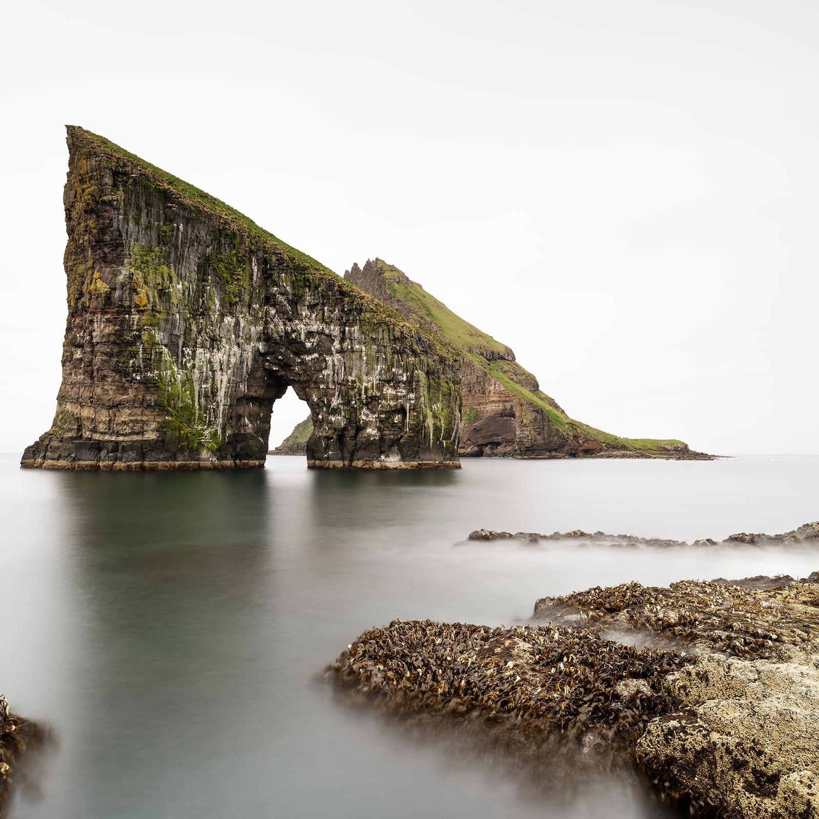 Drangarnir, Seebogen, große Farbfotografie, Meereslandschaft, limitierte Auflage im Angebot 4