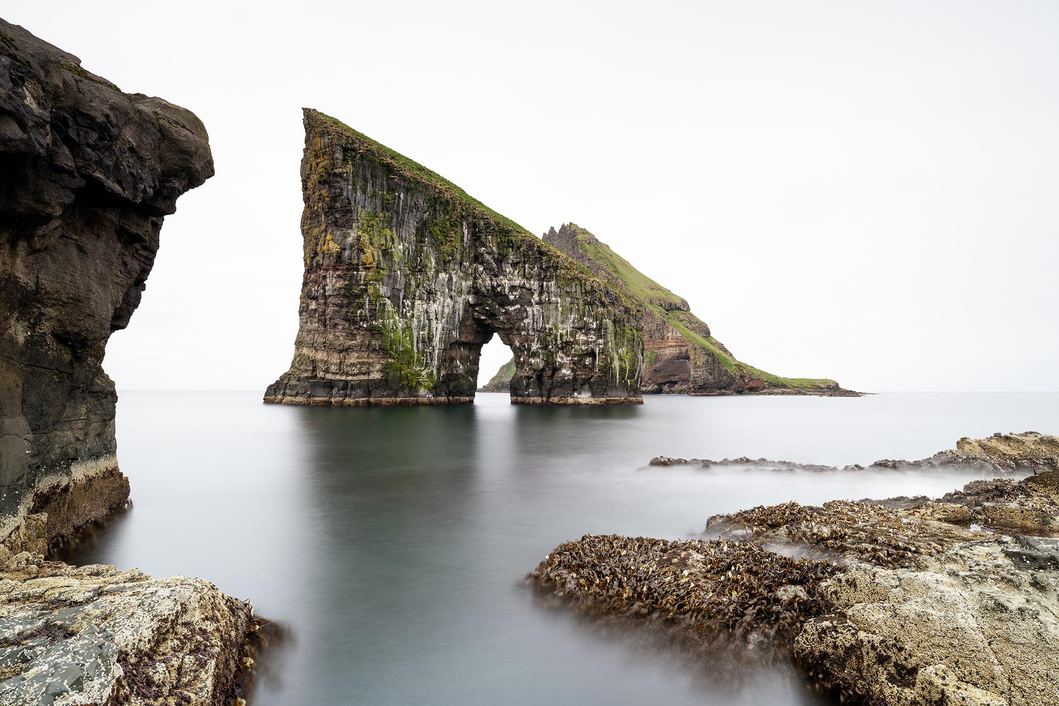 Drangarnir, Seebogen, große Farbfotografie, Meereslandschaft, limitierte Auflage
