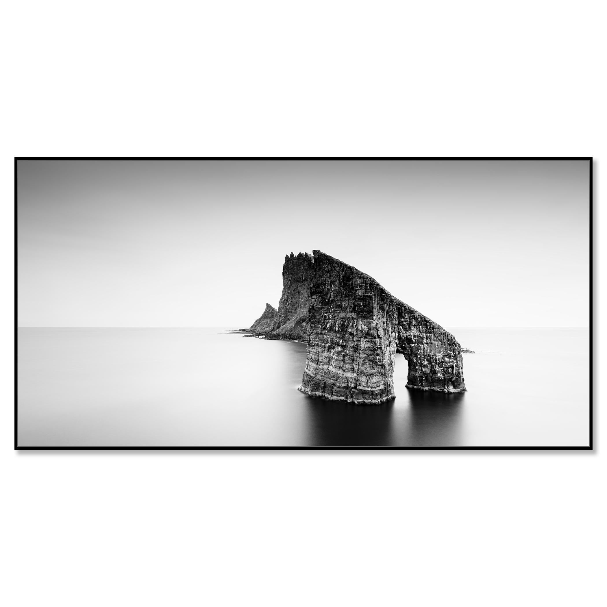 Arco marino di Drangarnir Panorama delle Isole Faroe - Photograph Contemporaneo di Gerald Berghammer