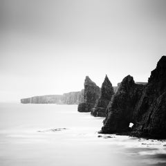 Duncansby Stacks Schwarz-Weiß-Wasserlandschaftsfotografie an der schottischen Küste