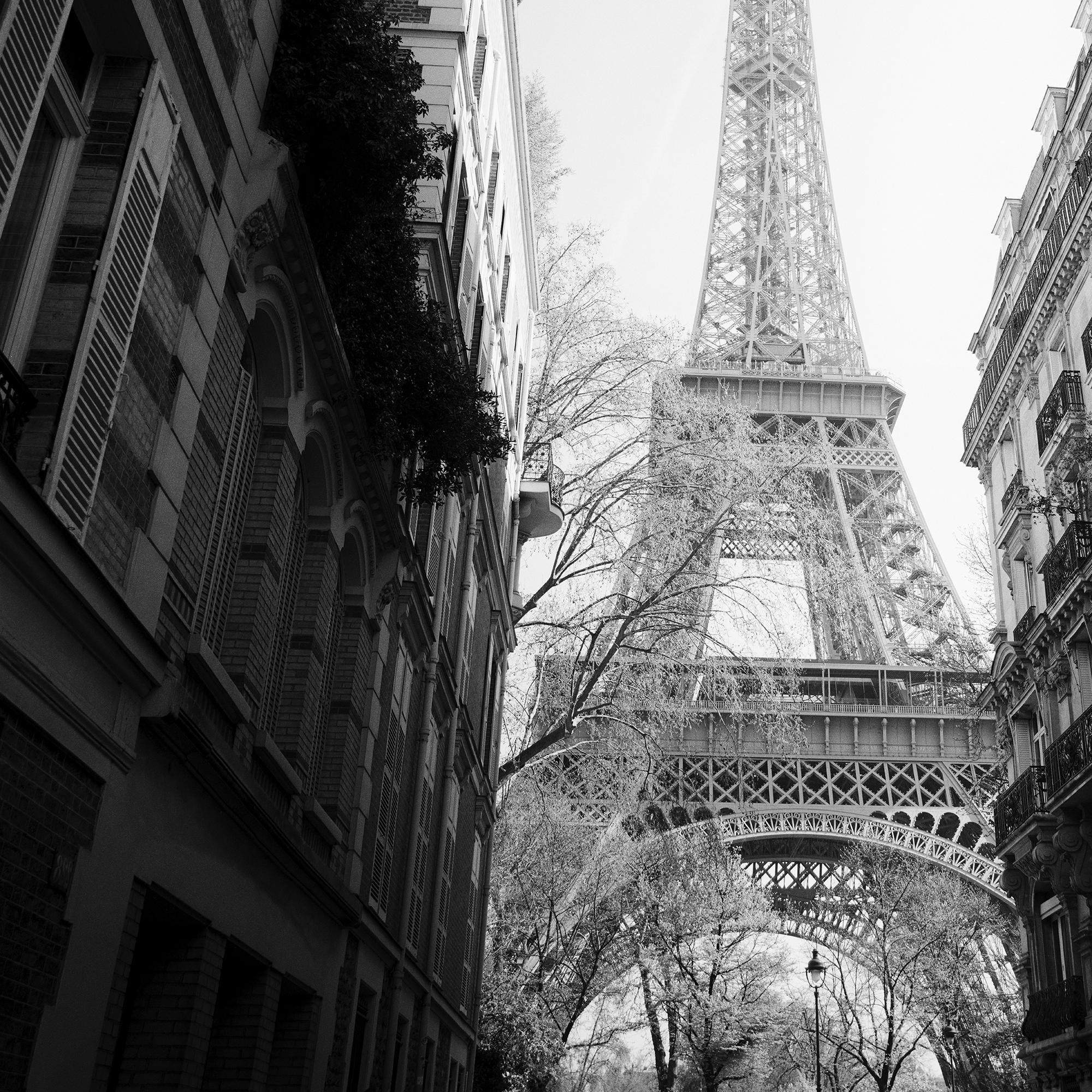 Tour Eiffel, détail d'architecture, Paris, photographie noir et blanc, paysage urbain en vente 5