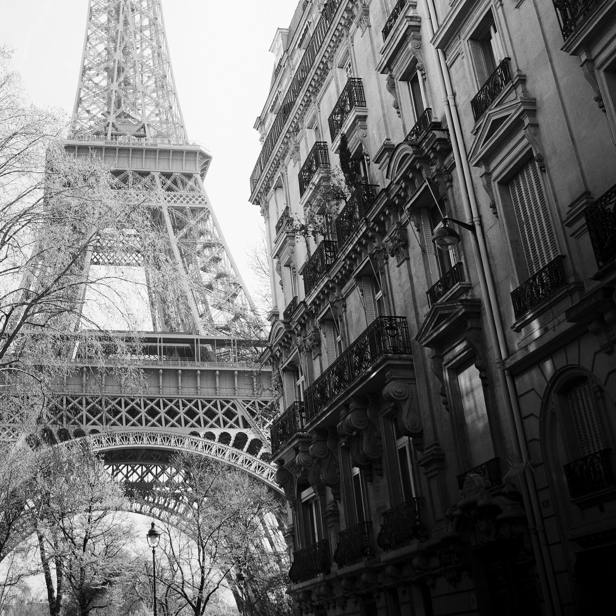 Tour Eiffel, détail d'architecture, Paris, photographie noir et blanc, paysage urbain en vente 6