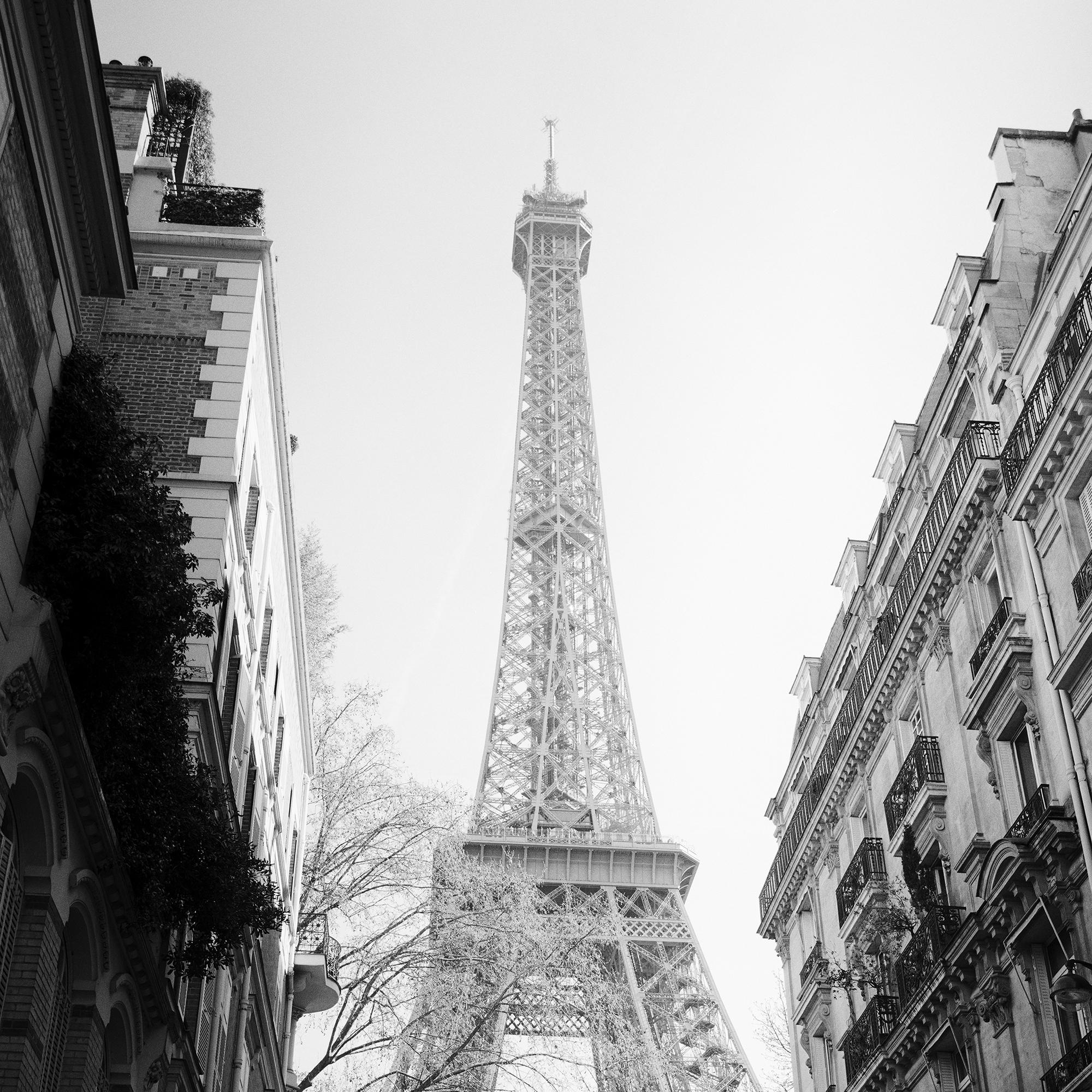 Tour Eiffel, détail d'architecture, Paris, photographie noir et blanc, paysage urbain en vente 7