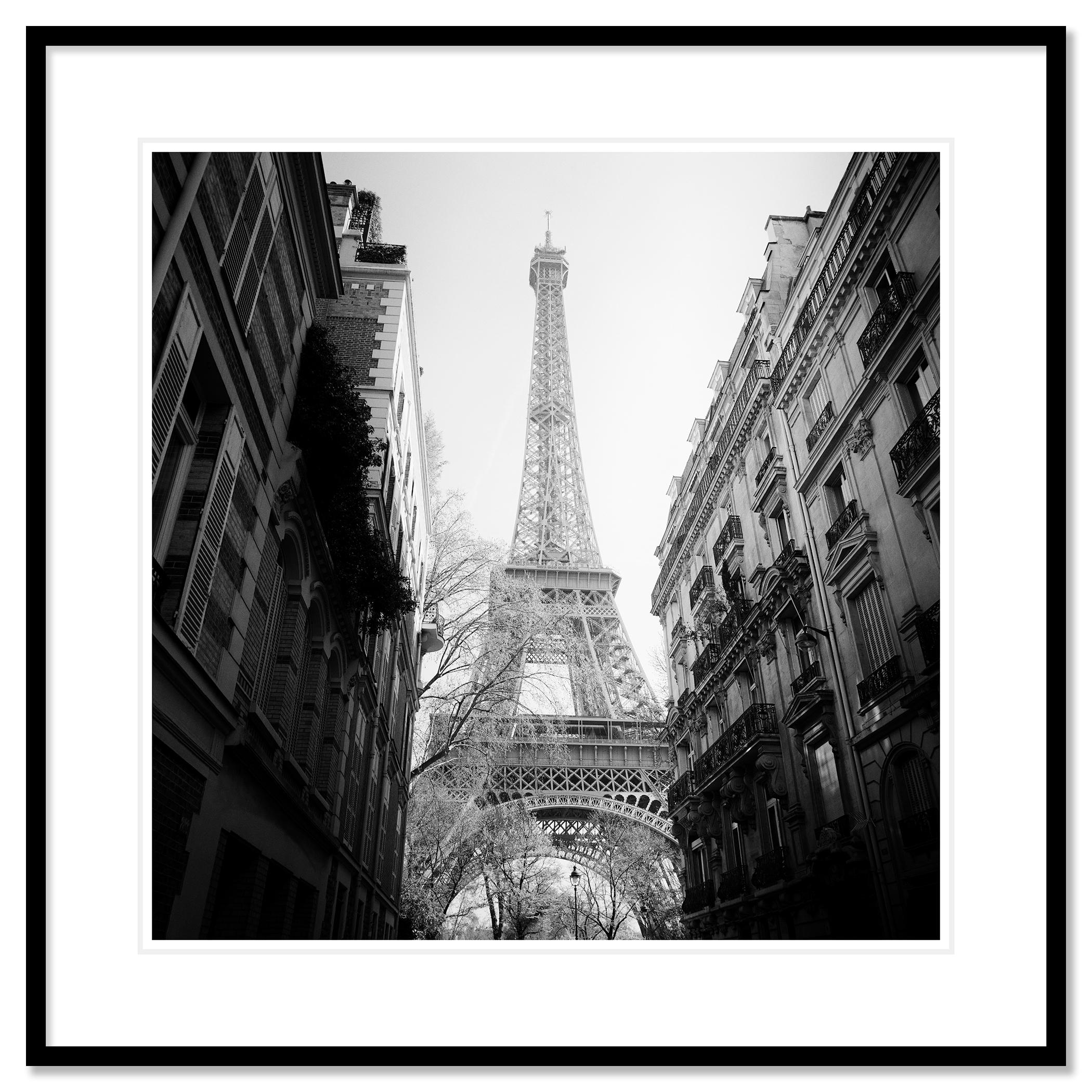 Tour Eiffel, détail d'architecture, Paris, photographie noir et blanc, paysage urbain - Contemporain Photograph par Gerald Berghammer