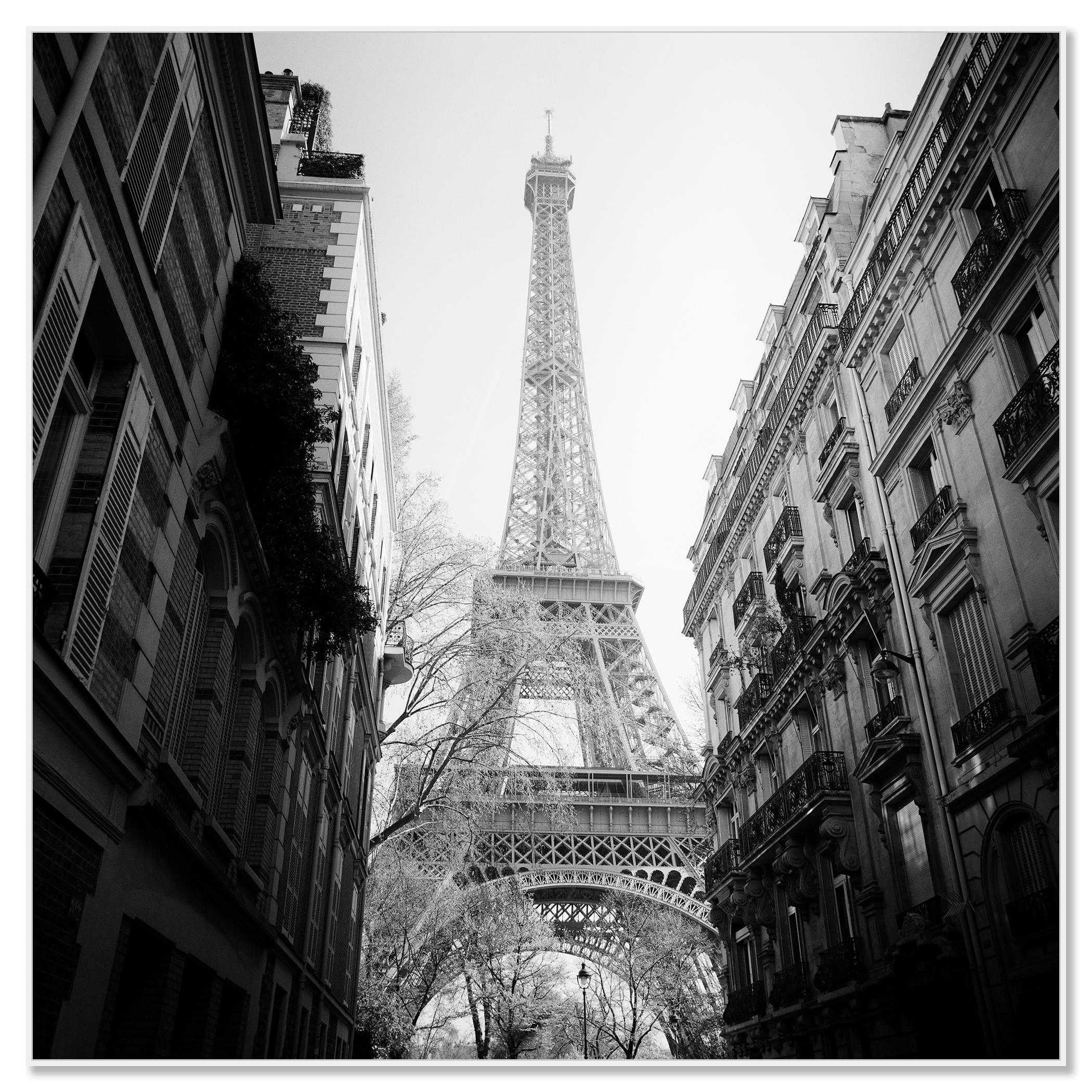 Photographie d'art en noir et blanc de paysages urbains. Épreuve à l'encre pigmentaire d'archives, édition de 9 exemplaires. Signée, titrée, datée et numérotée par l'artiste. Certificat d'authenticité inclus. Imprimé avec une bordure blanche de 4