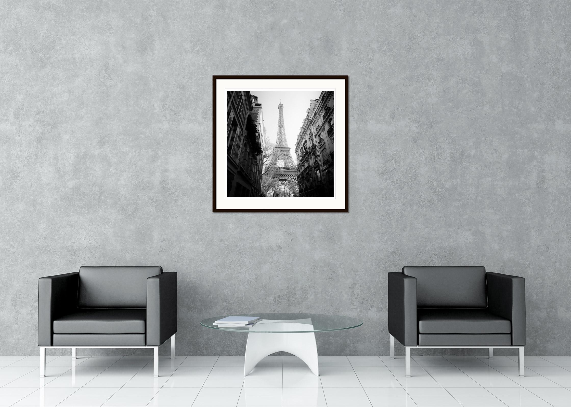 Fotografia di paesaggi urbani in bianco e nero. Stampa a inchiostro pigmentato d'archivio, edizione di 5 esemplari. Firmato, intitolato, datato e numerato dall'artista. Certificato di autenticità incluso. Stampato con un bordo bianco di 4 cm.
Il