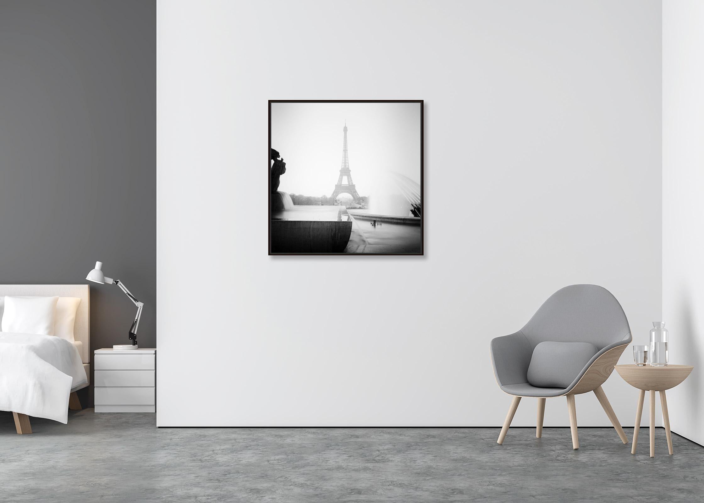 Eiffel Tower, Fontaine Du Trocadero, Paris, black and white fine art photography - Contemporary Photograph by Gerald Berghammer
