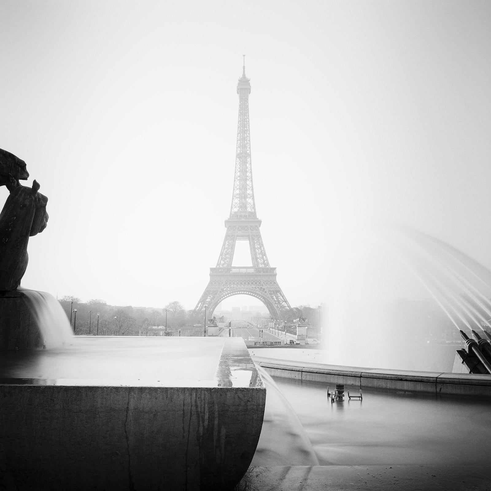 Gerald Berghammer Landscape Photograph - Eiffel Tower, Fontaine Du Trocadero, Paris, black and white fine art photography
