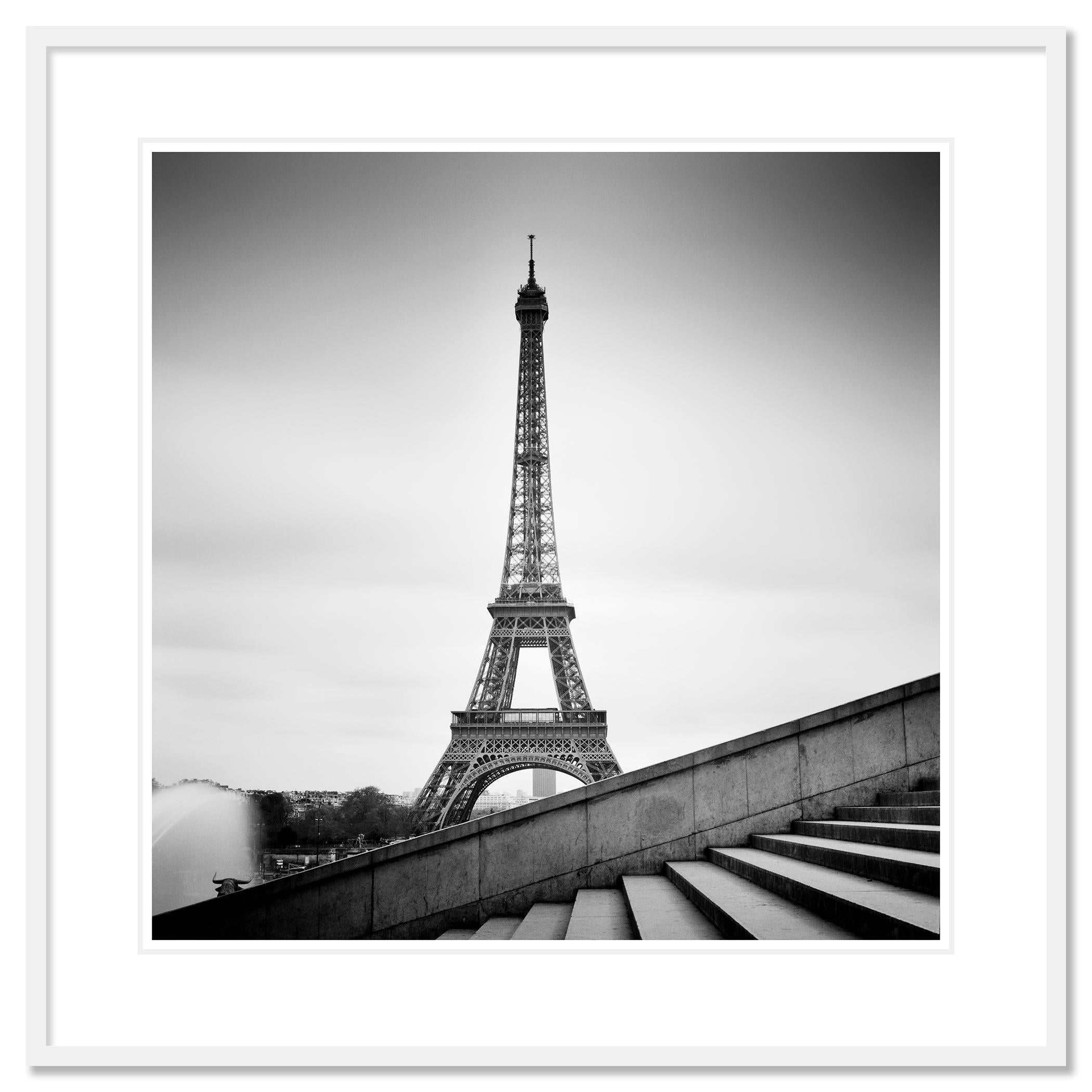 Paysage urbain en noir et blanc - photographie de paysage. Tirage à l'encre pigmentaire d'archives faisant partie d'une édition limitée à 9 exemplaires. Tous les tirages de Gerald Berghammer sont réalisés sur commande en édition limitée sur papier