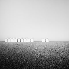 Eleven Huts, plage rocheuse, France, paysage de photographie d'art en noir et blanc