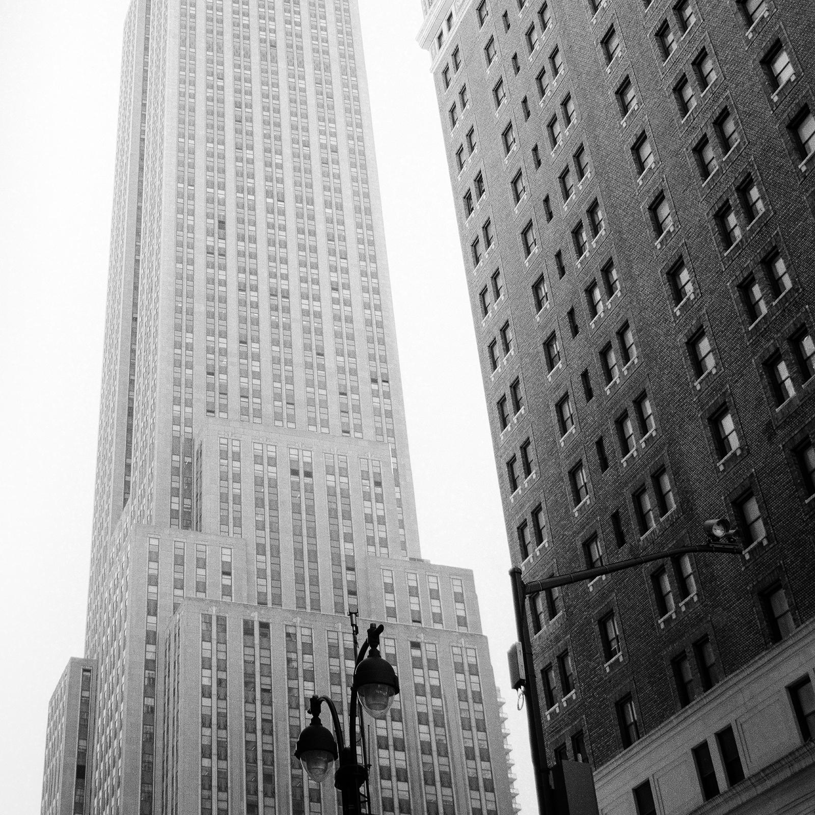 Empire State Building, New York City, fotografia d'arte in bianco e nero, paesaggio urbano in vendita 5