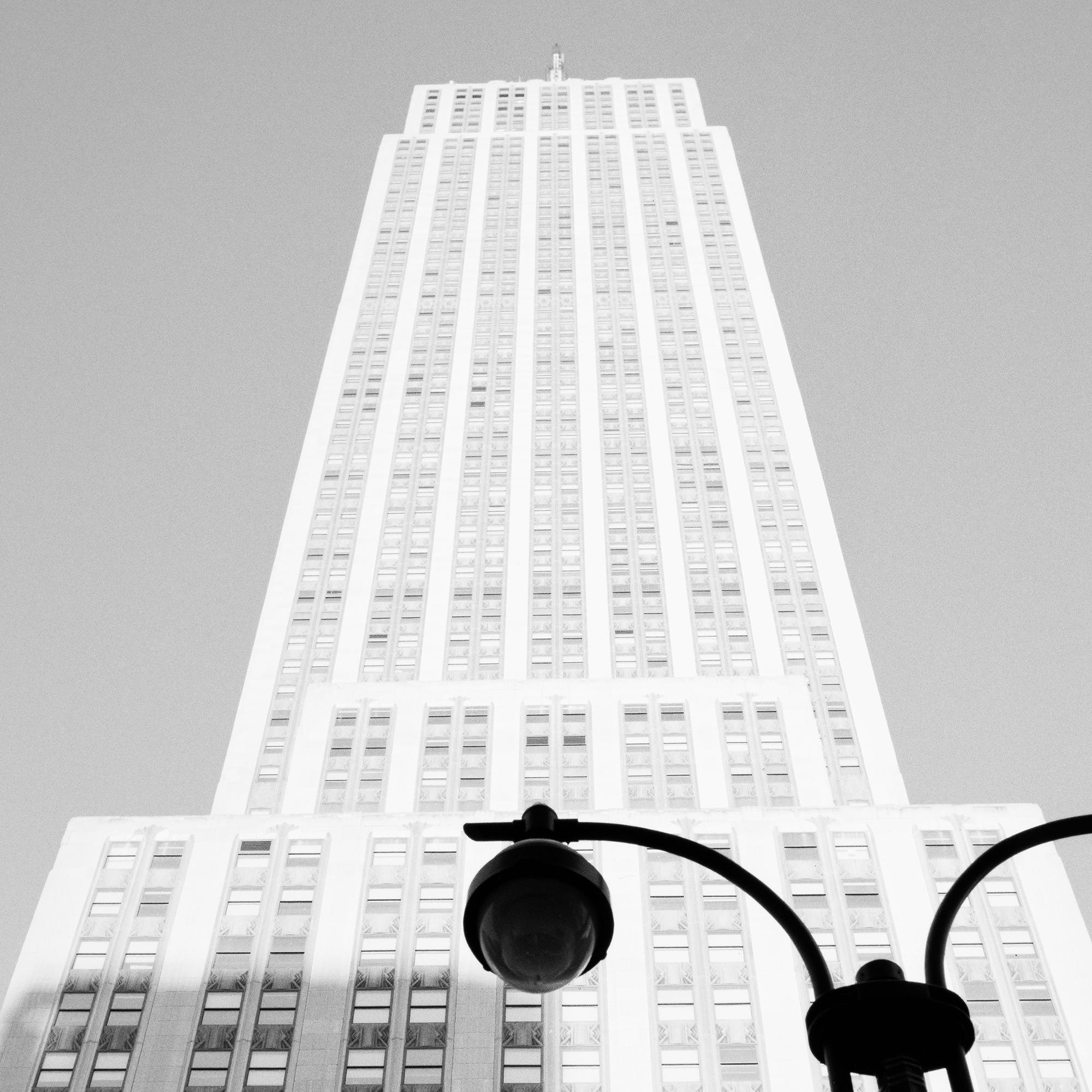Empire State Building, New York City, photographie noir et blanc, art paysage urbain en vente 5
