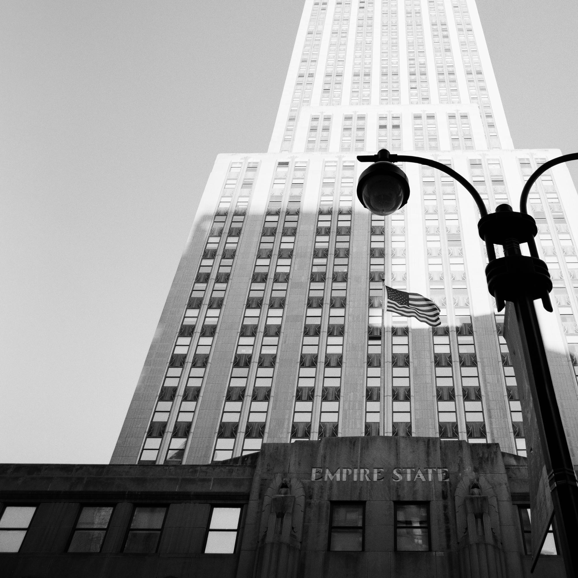 Empire State Building, New York City, photographie noir et blanc, art paysage urbain en vente 3