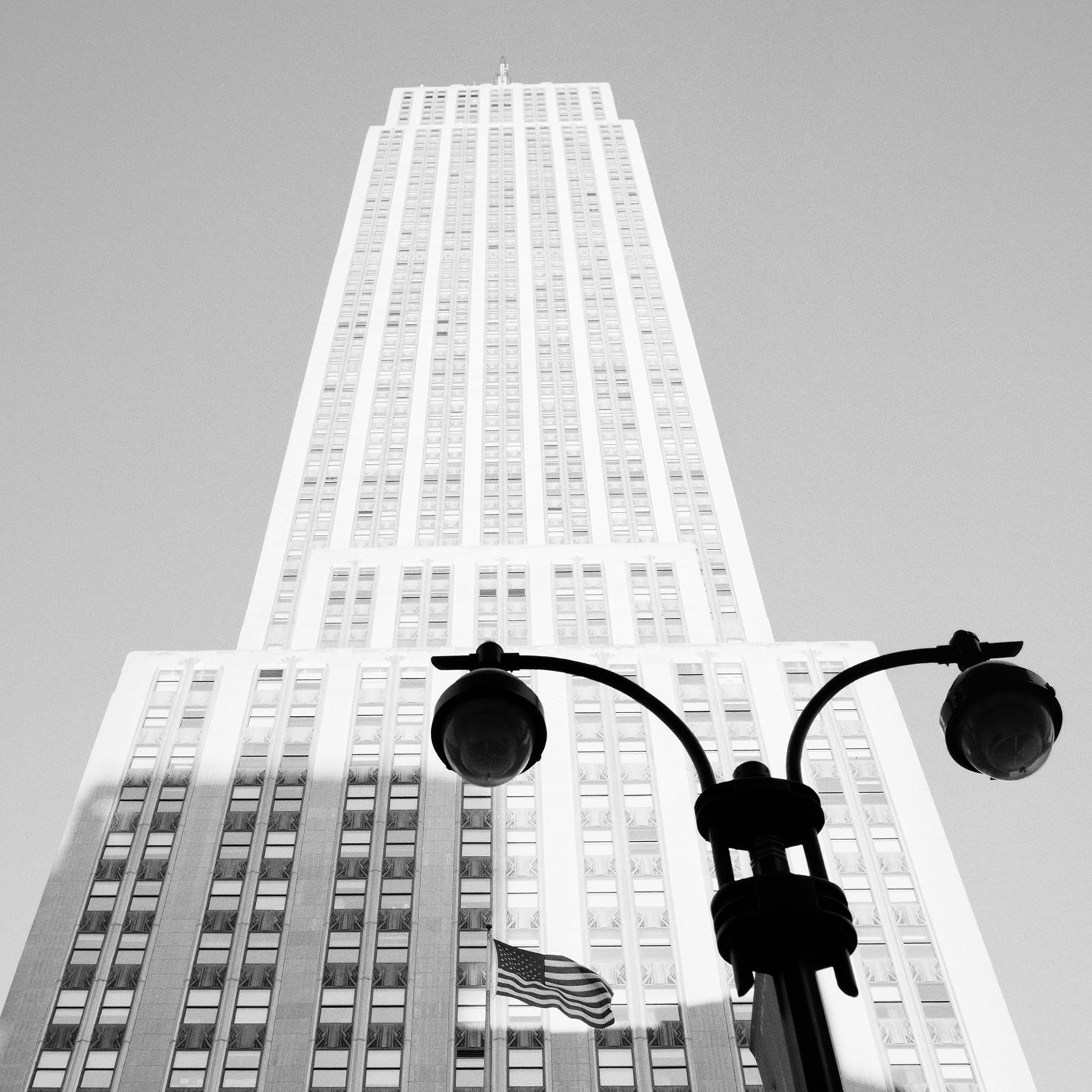 Empire State Building, New York City, Schwarz-Weiß-Fotografie, Kunststadtlandschaft im Angebot 3