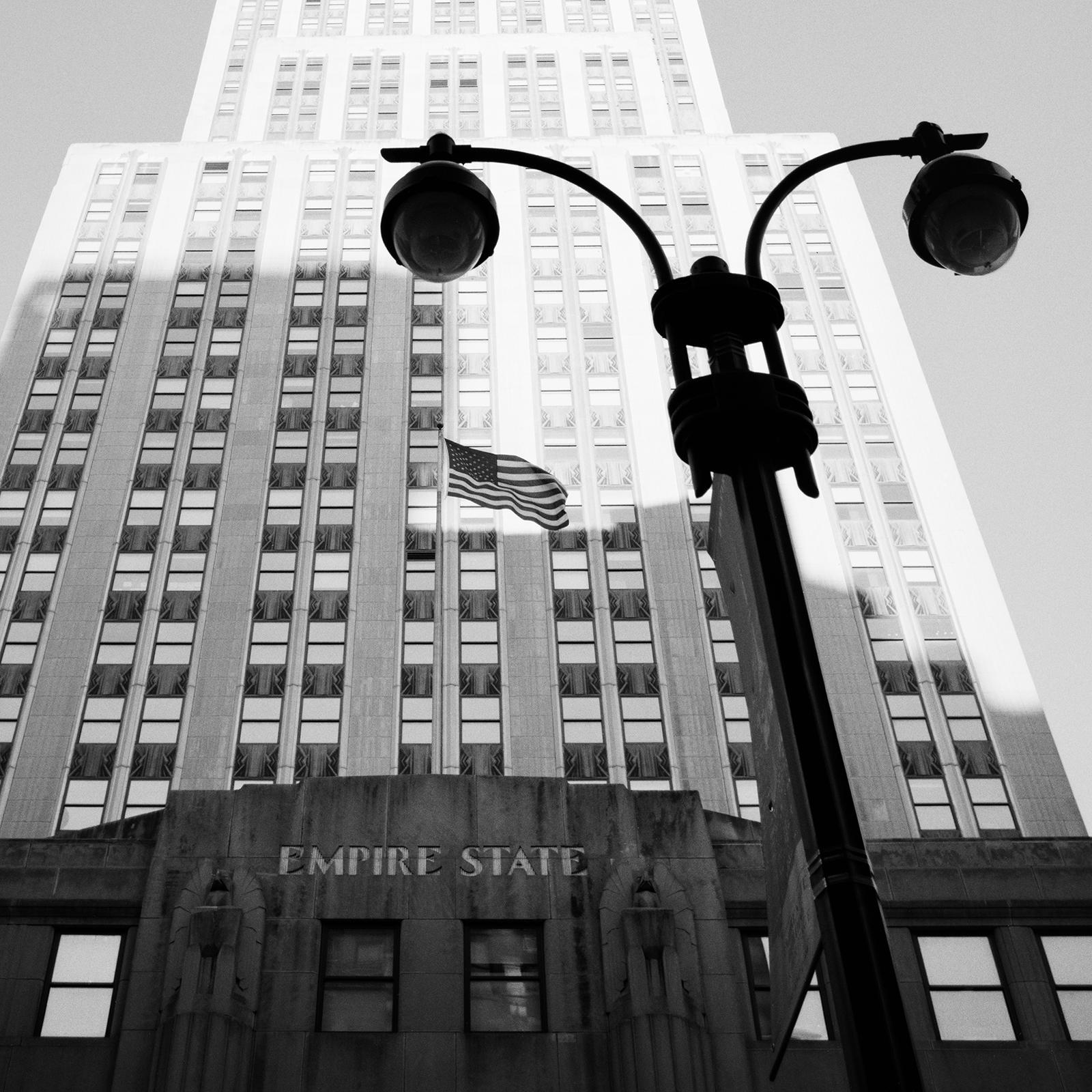 Empire State Building, New York City, fotografia in bianco e nero, paesaggio urbano d'arte in vendita 4