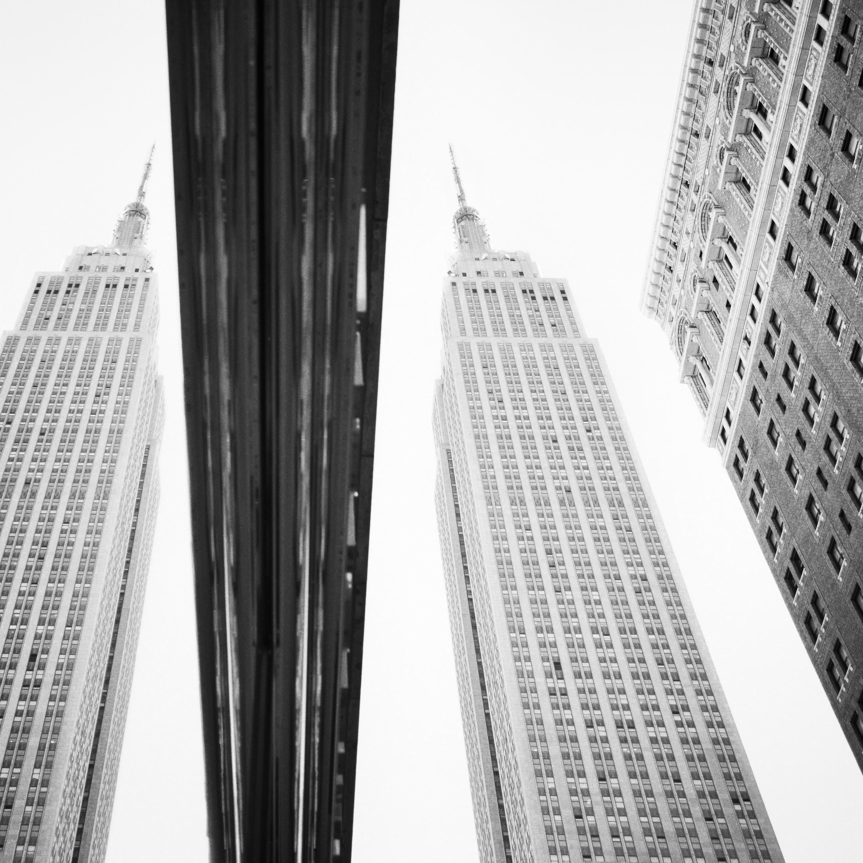 Réflectation de l'Empire State Building à New York bw photographie de paysage urbain d'art en vente 3