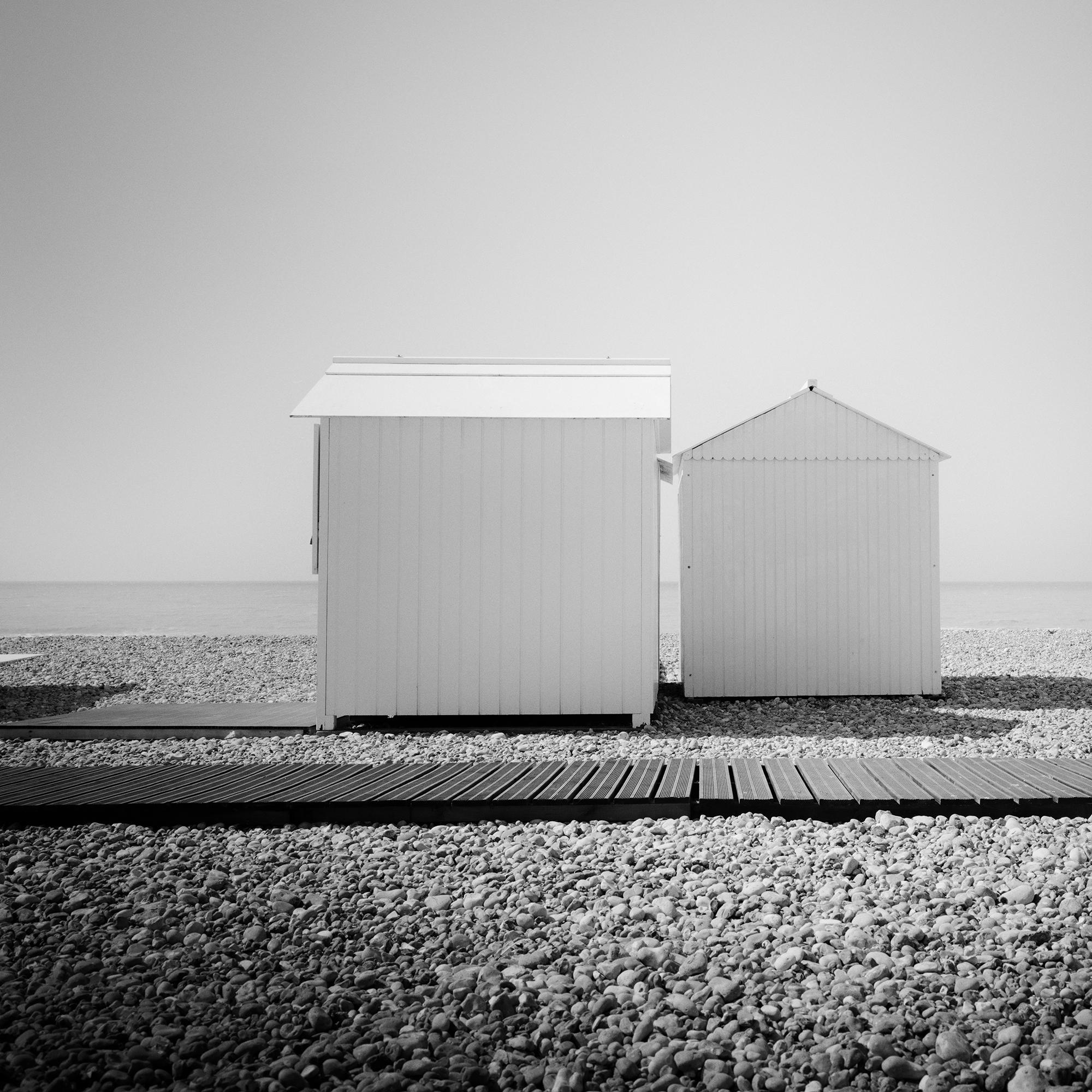 Esplanade, Capanne sulla spiaggia, fotografia monocromatica, stampa paesaggistica in edizione limitata in vendita 5