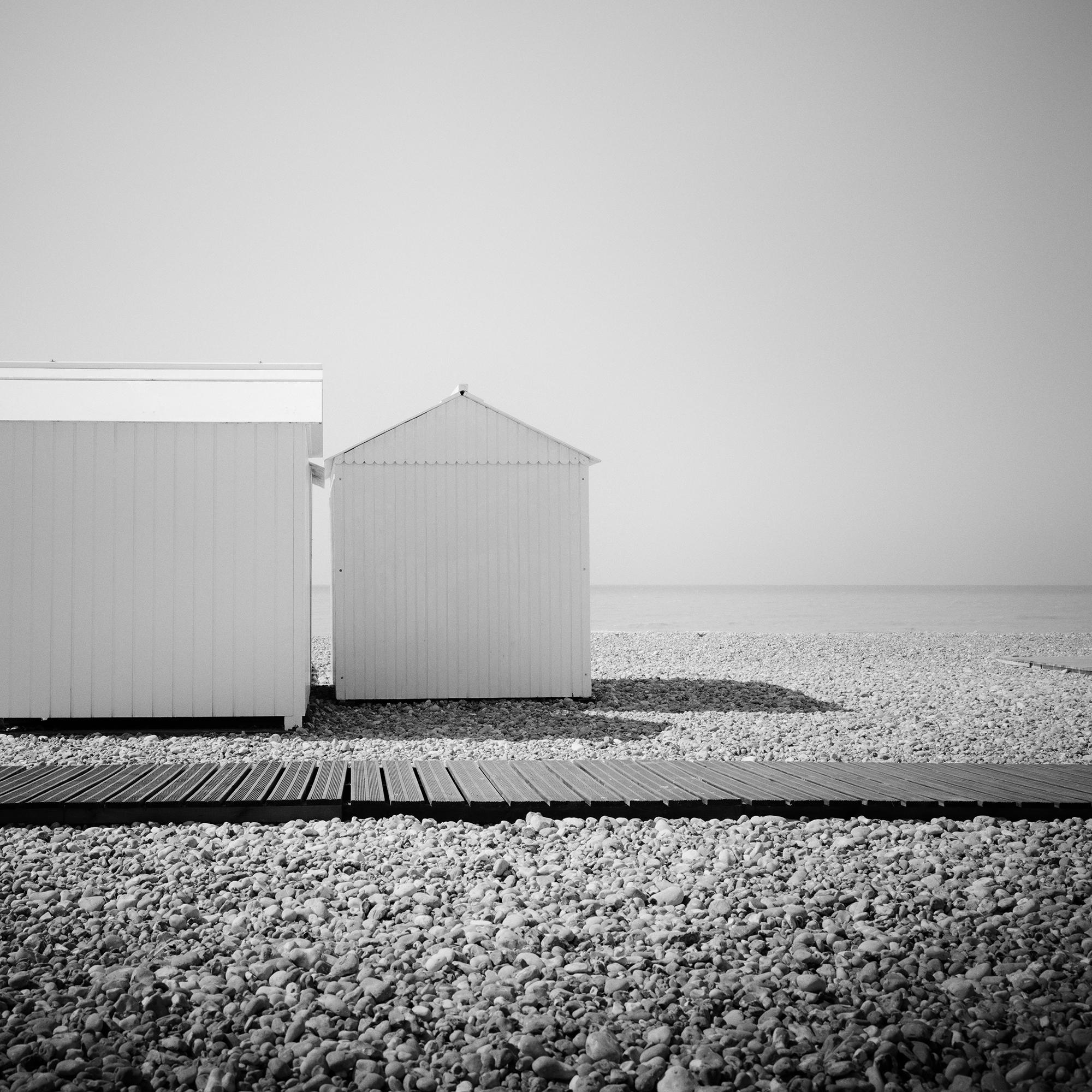 Esplanade, Capanne sulla spiaggia, fotografia monocromatica, stampa paesaggistica in edizione limitata in vendita 4