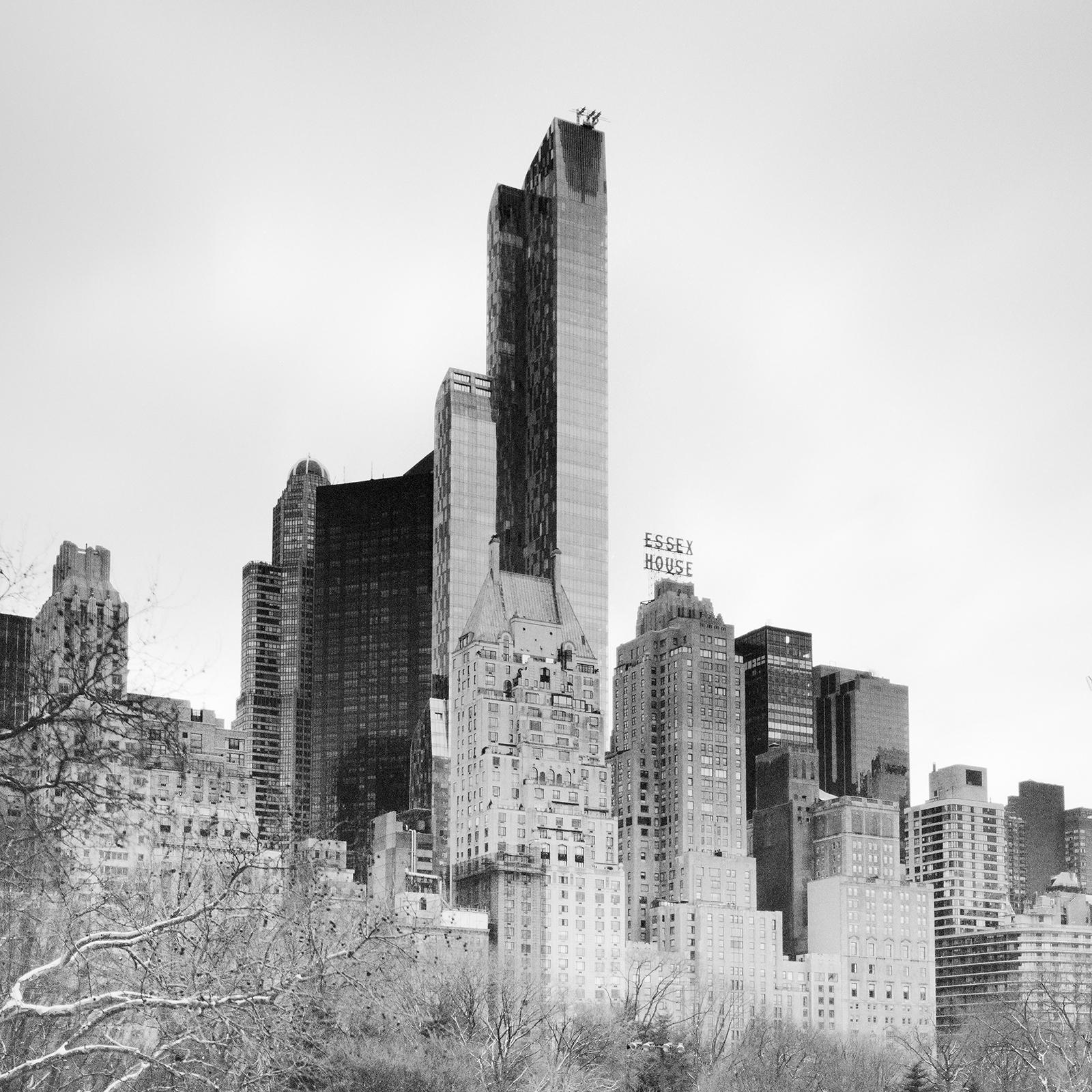Essex House, Central Park, Nueva York, fotografía monocroma, edición limitada en venta 3