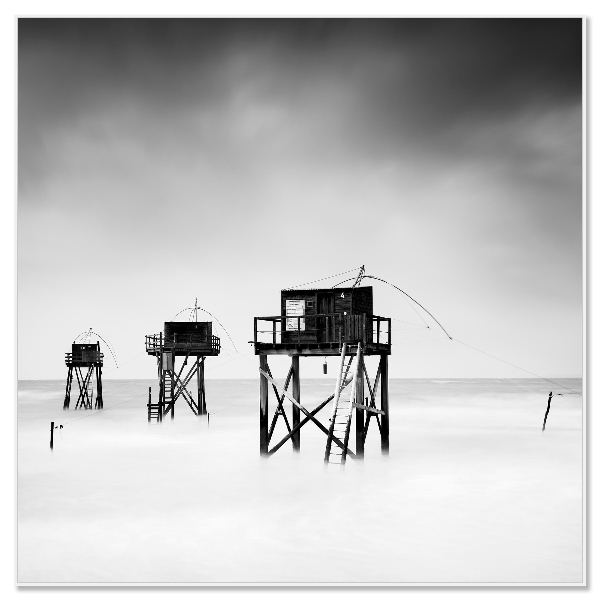 Fishing Hut, Atlanic Beach, monochrome Fotografie, Landschaft in limitierter Auflage (Zeitgenössisch), Photograph, von Gerald Berghammer